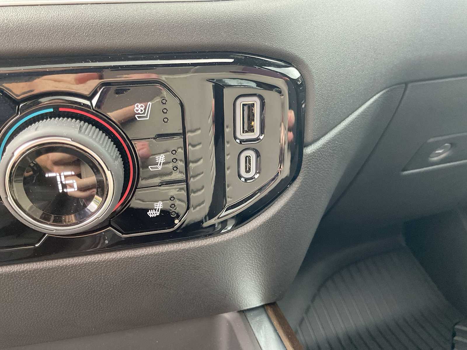 2025 Chevrolet Silverado 1500 High Country 31