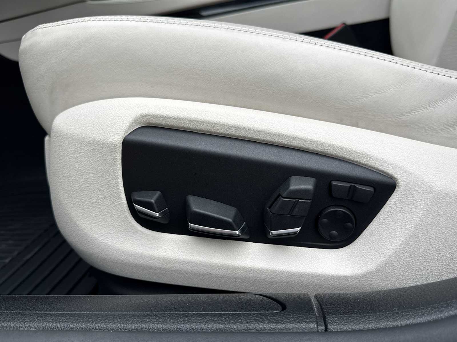 Thumbnail: 2015 BMW 7 Series - 18