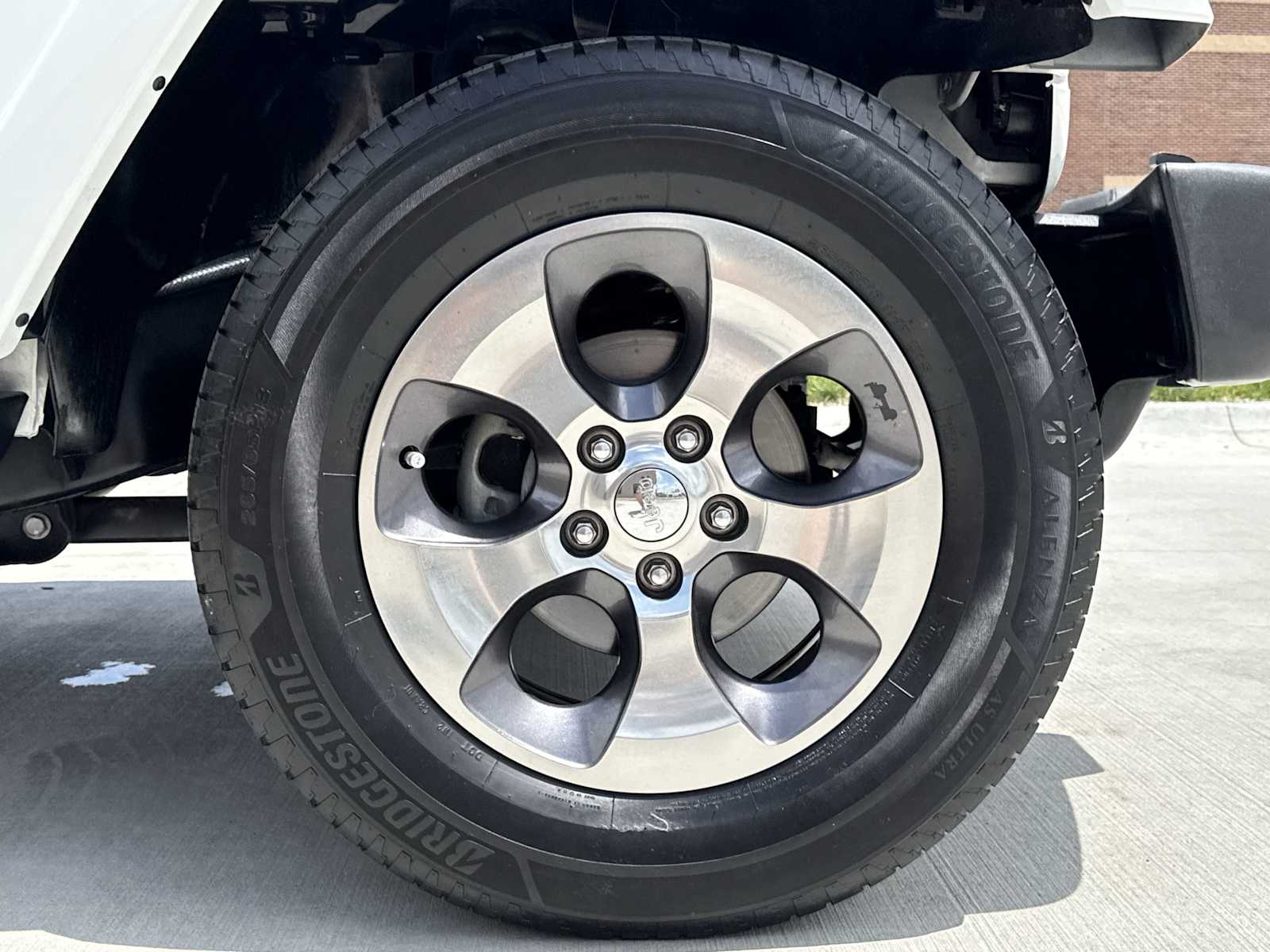 Thumbnail: 2016 Jeep Wrangler - 15