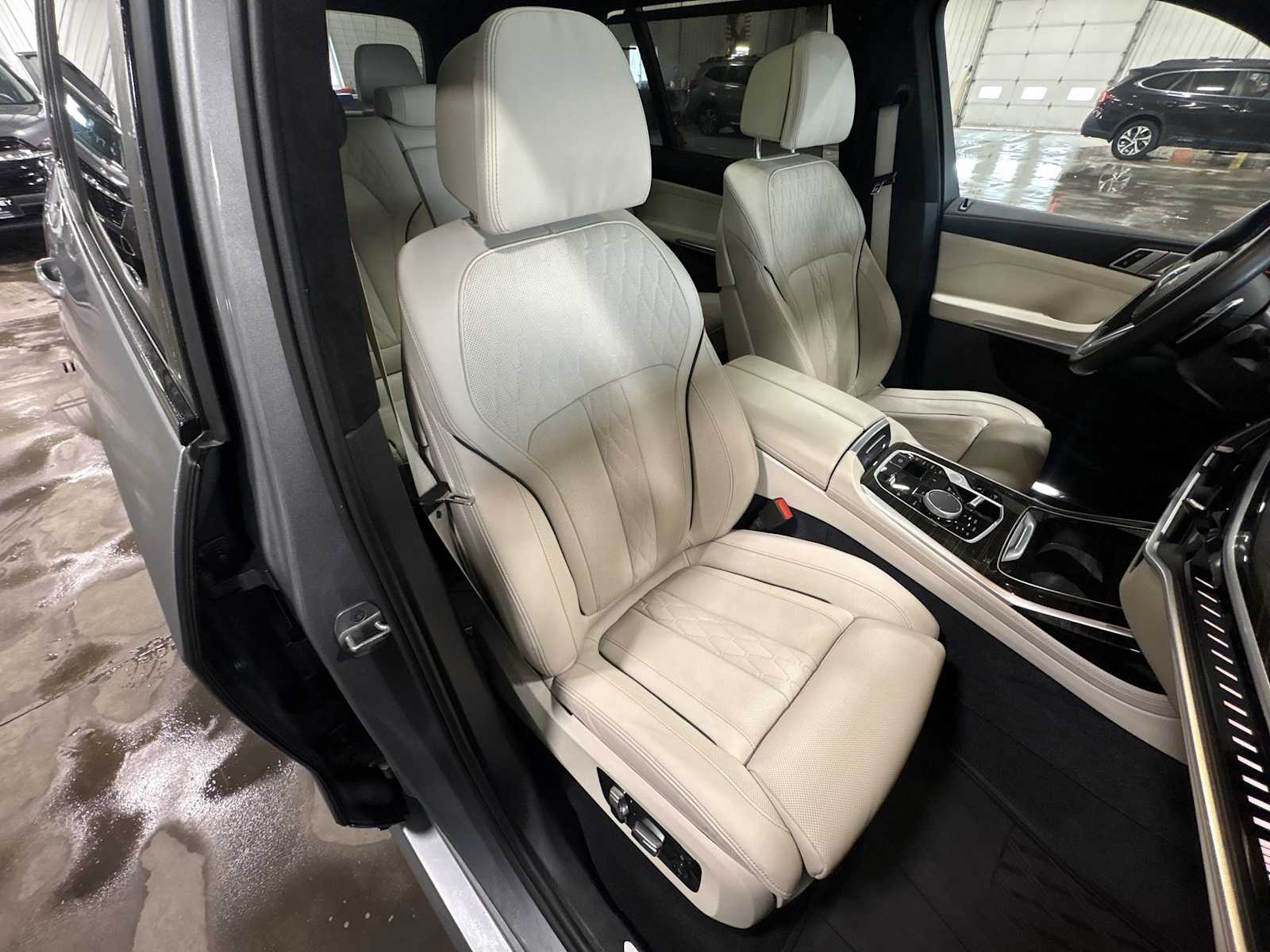 Thumbnail: 2024 BMW X7 - 22