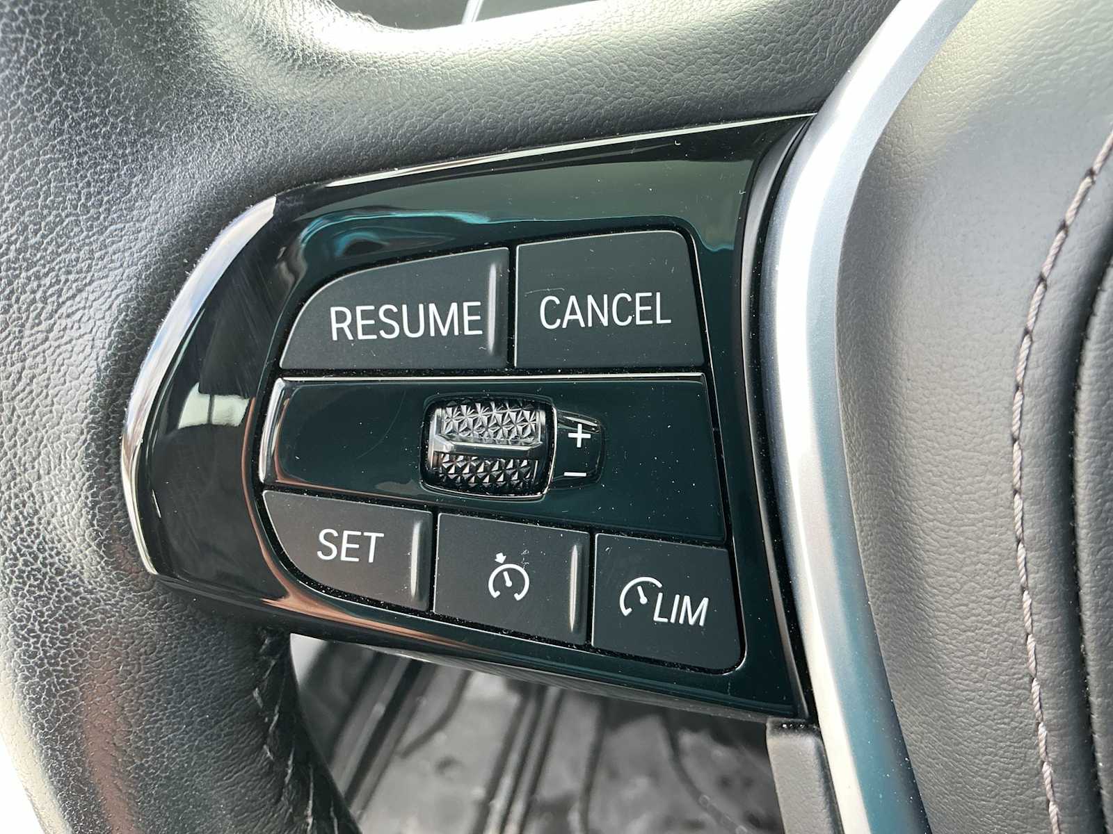 Thumbnail: 2022 BMW 5 Series - 23