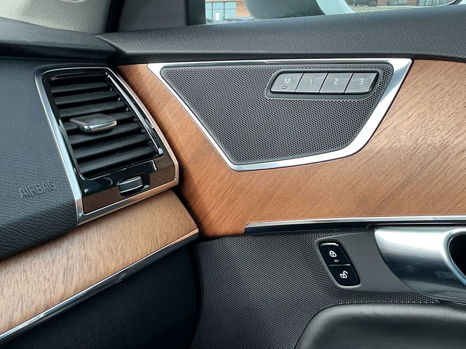 Thumbnail: 2018 Volvo XC90 - 33