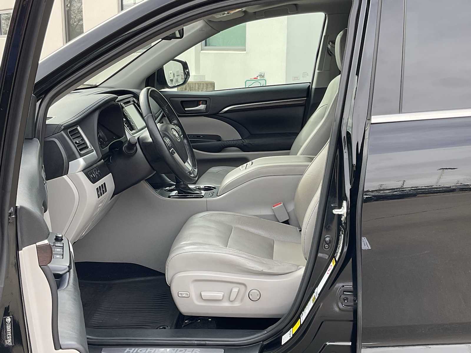 Thumbnail: 2014 Toyota Highlander - 10