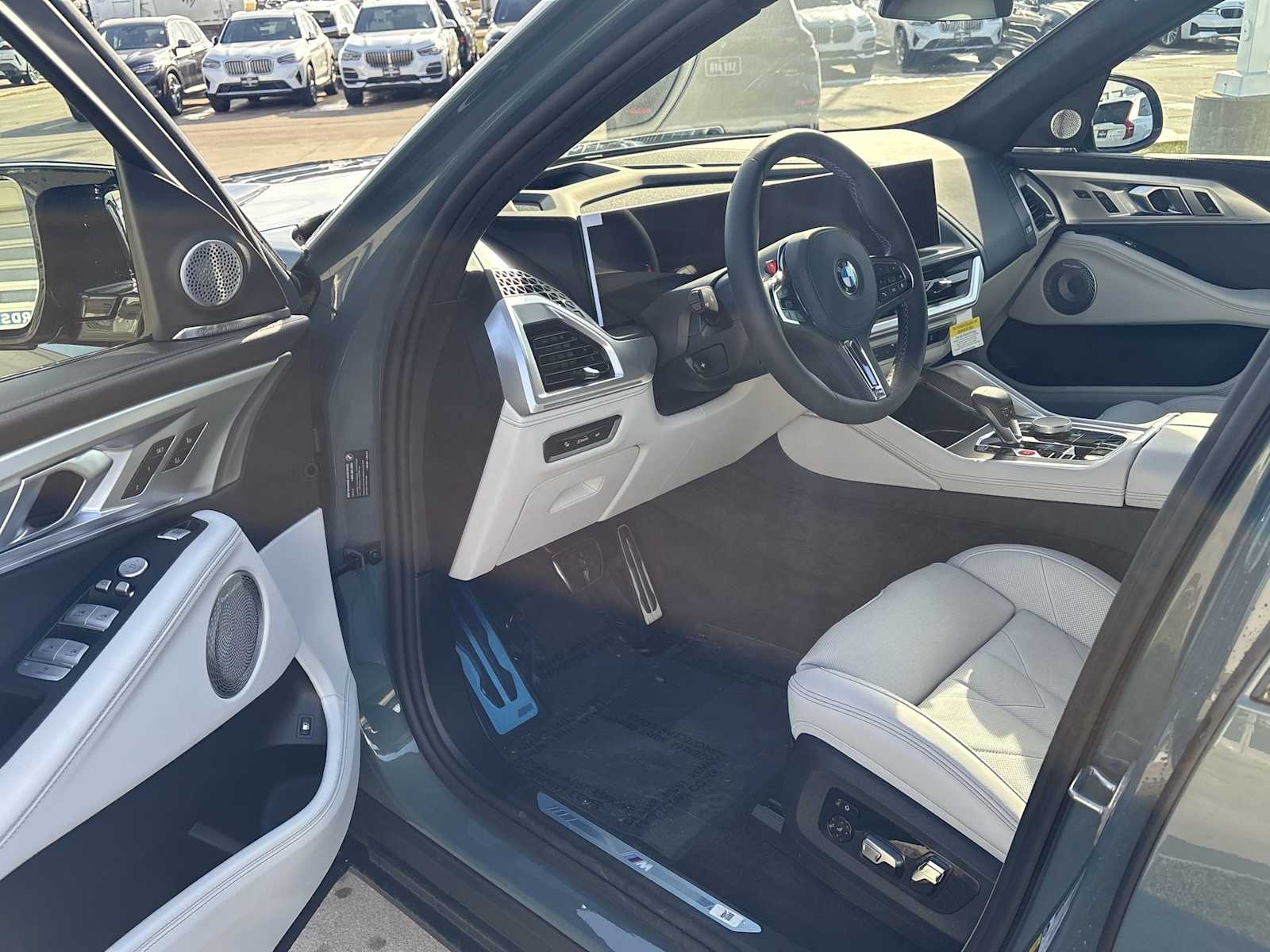 Thumbnail: 2026 BMW XM - 10