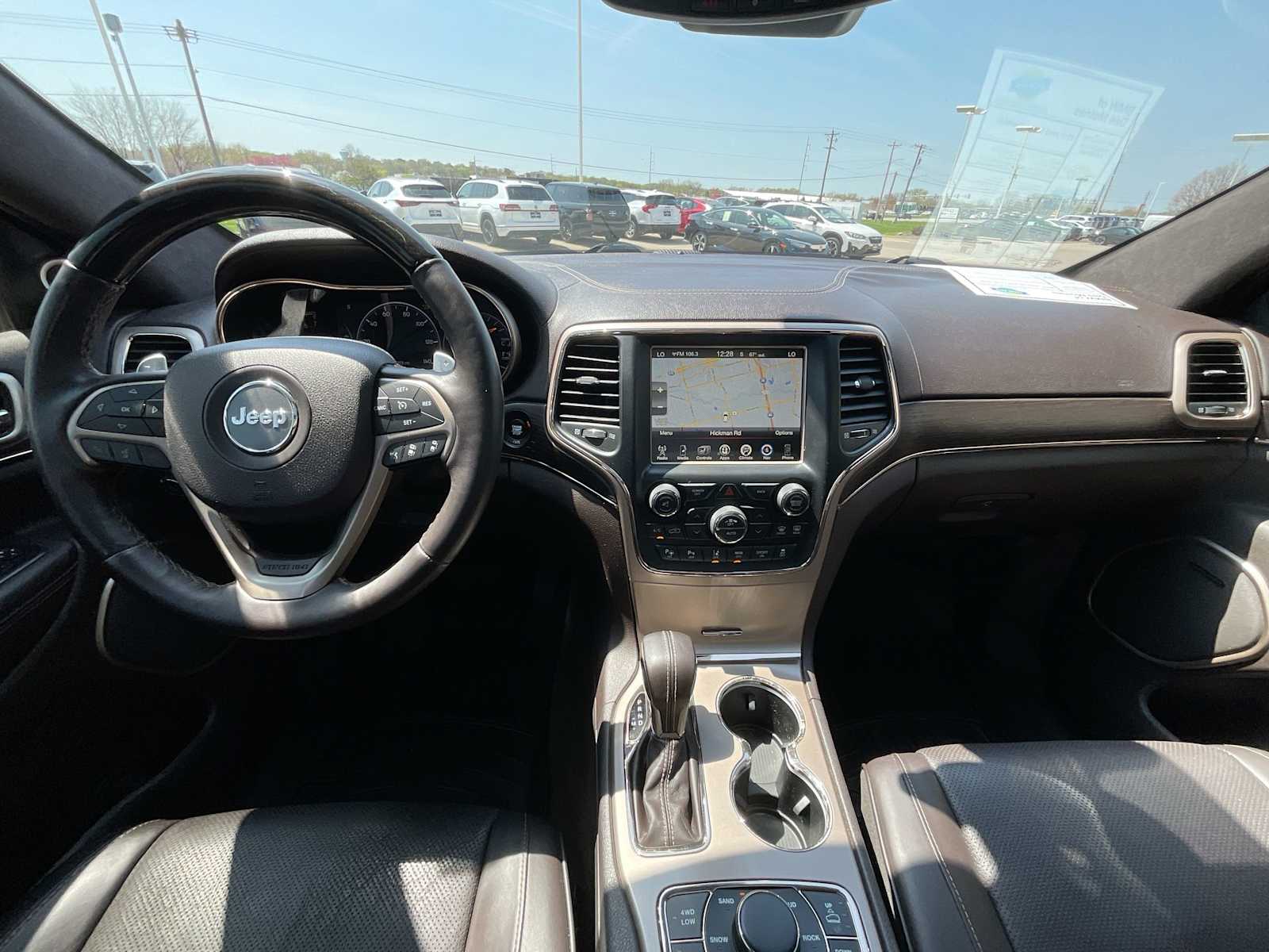 Thumbnail: 2017 Jeep Grand Cherokee - 16