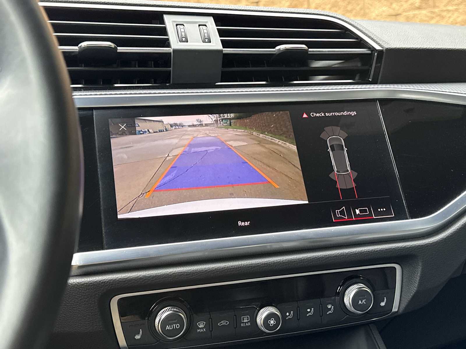 Thumbnail: 2020 Audi Q3 - 32