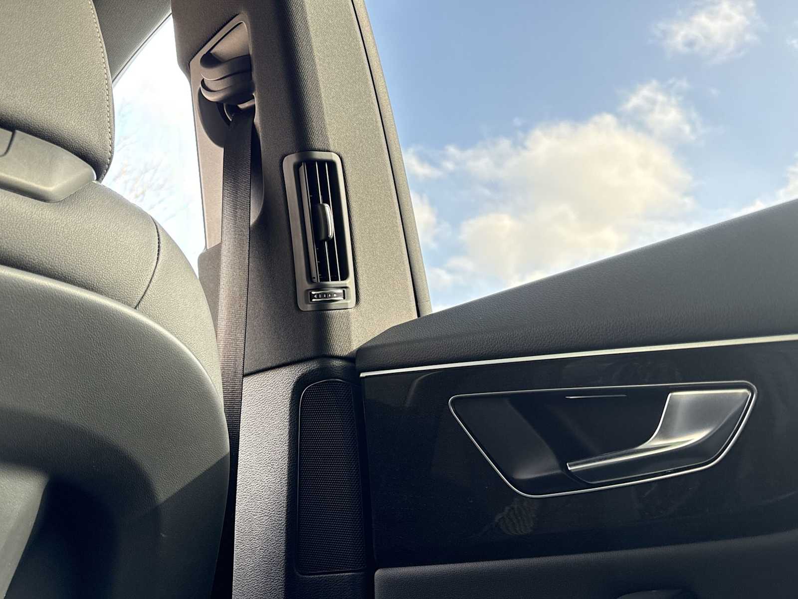 Thumbnail: 2022 Audi Q8 - 42