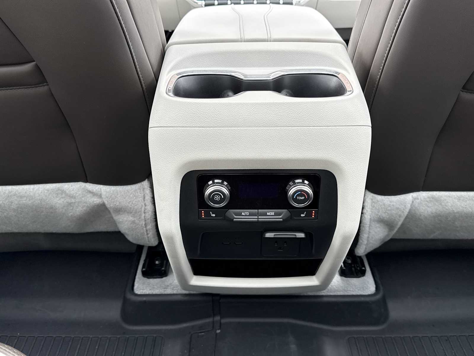 Thumbnail: 2024 GMC Acadia - 40