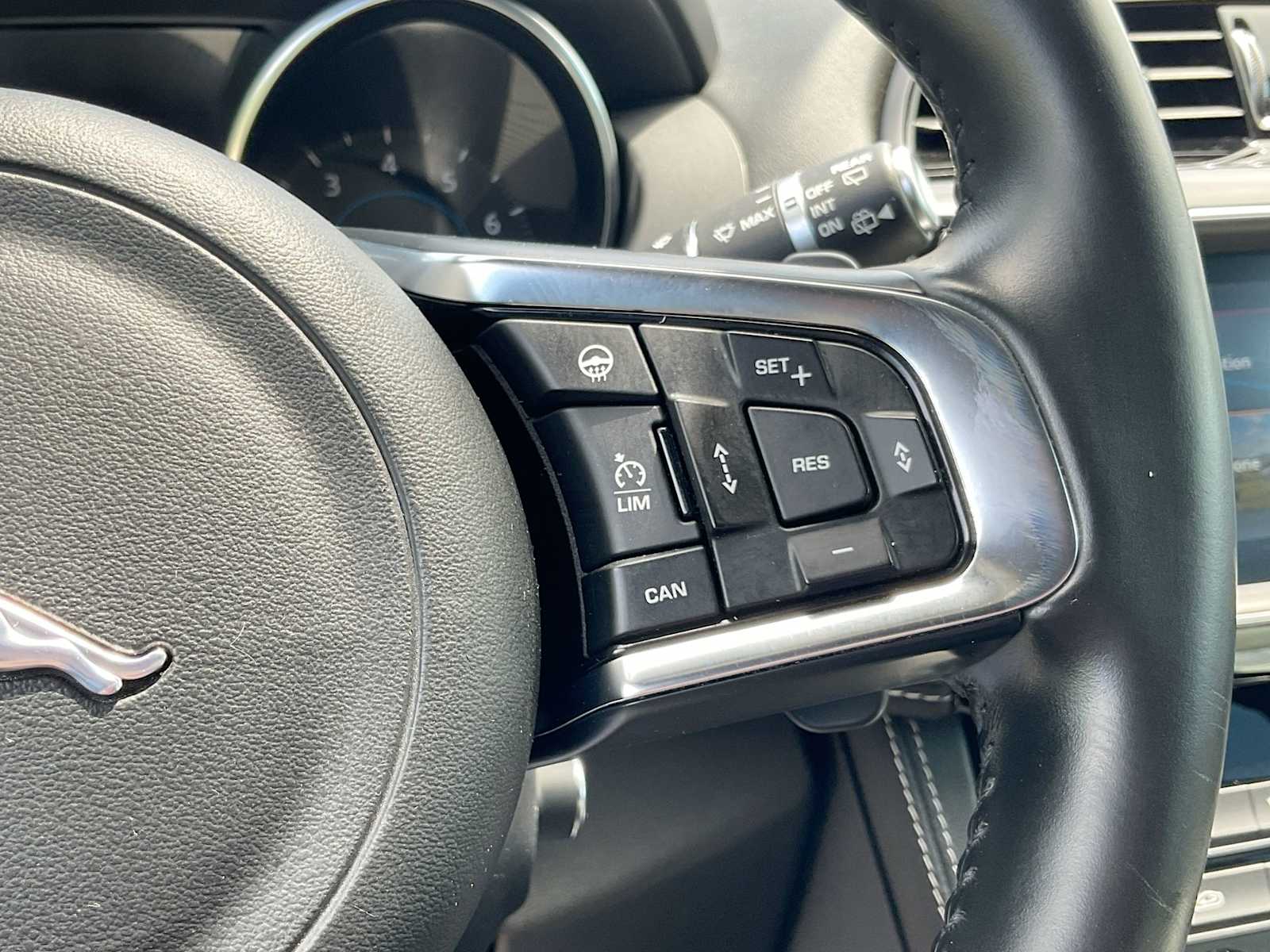 Thumbnail: 2017 Jaguar F-Pace - 25