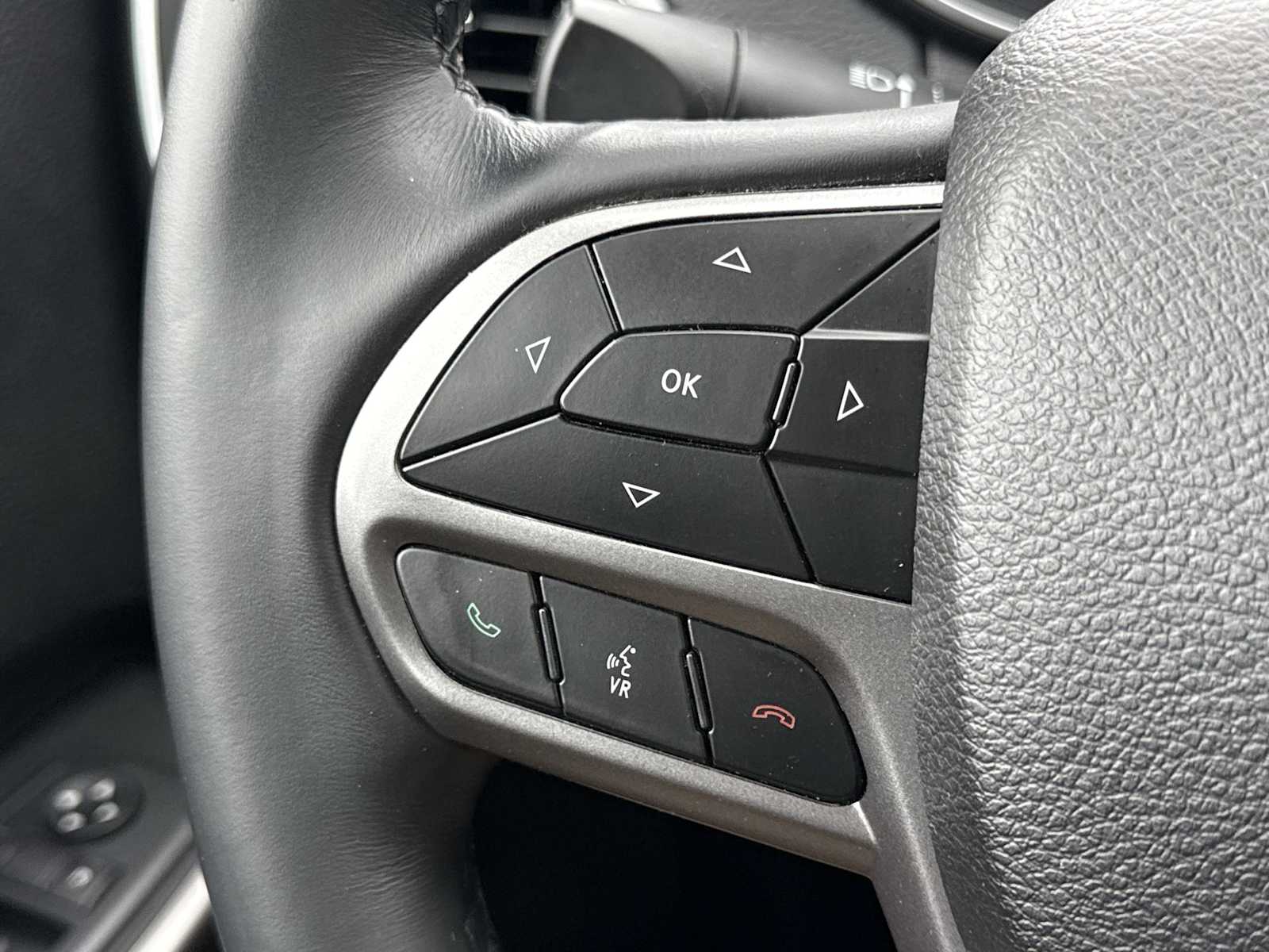 Thumbnail: 2019 Jeep Cherokee - 24