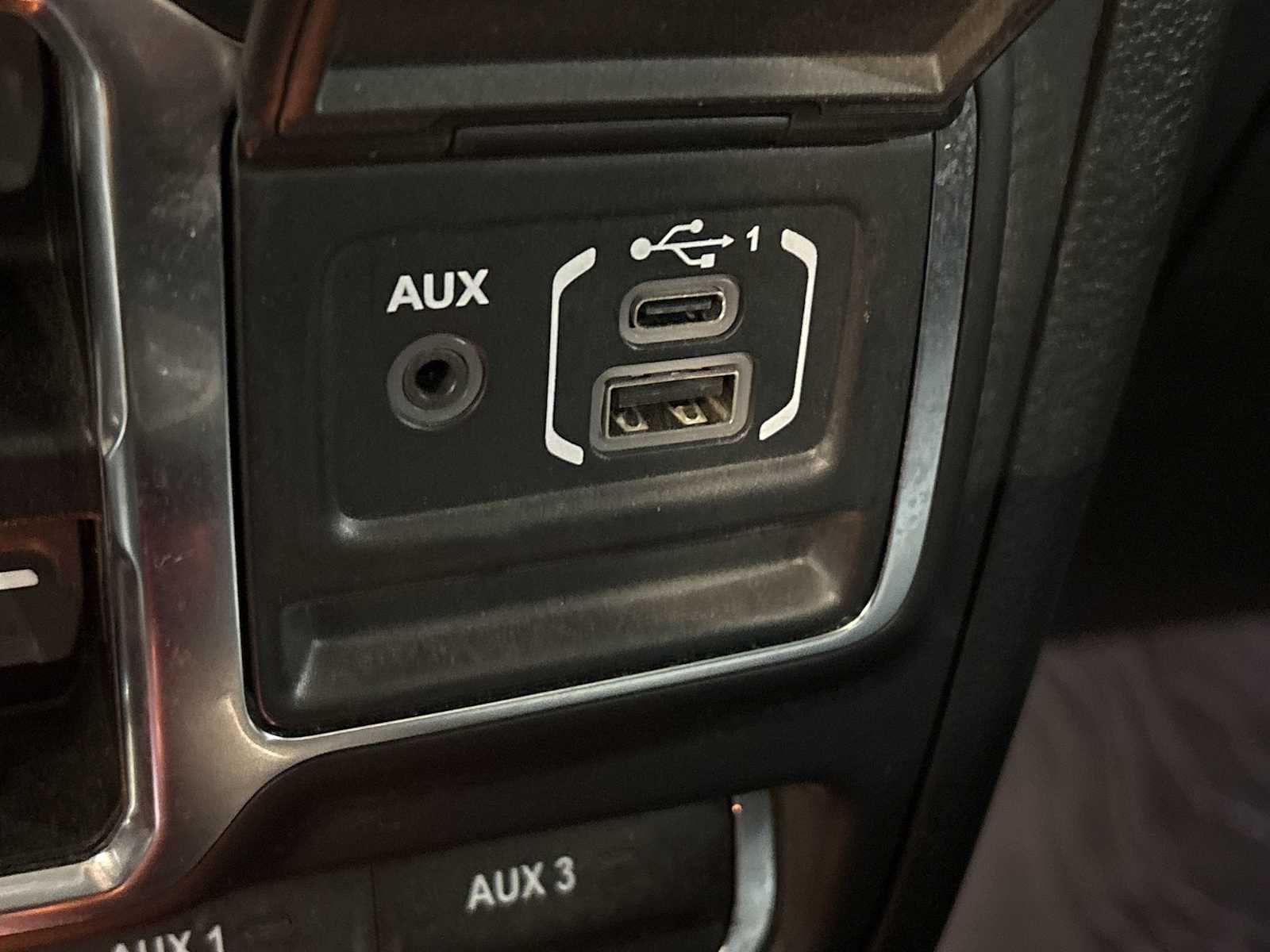 Thumbnail: 2021 Jeep Wrangler - 29