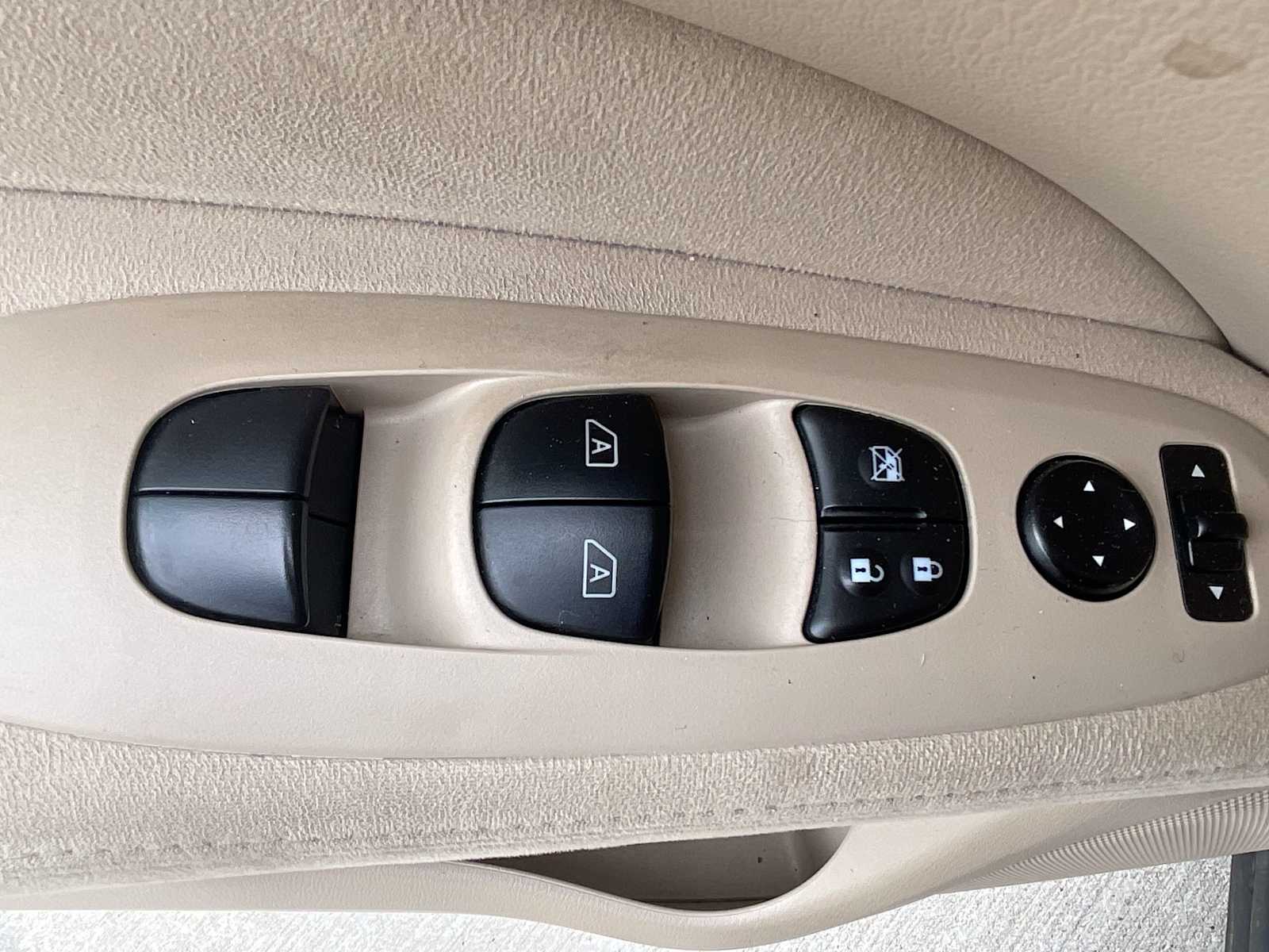 Thumbnail: 2016 Nissan Pathfinder - 17