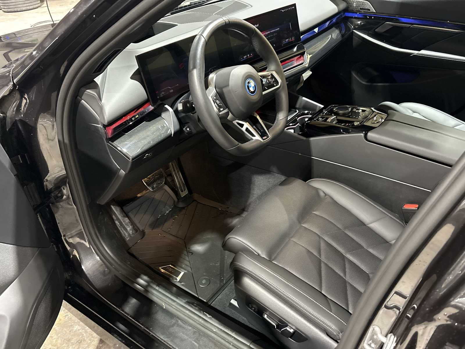 Thumbnail: 2025 BMW 5 Series - 10