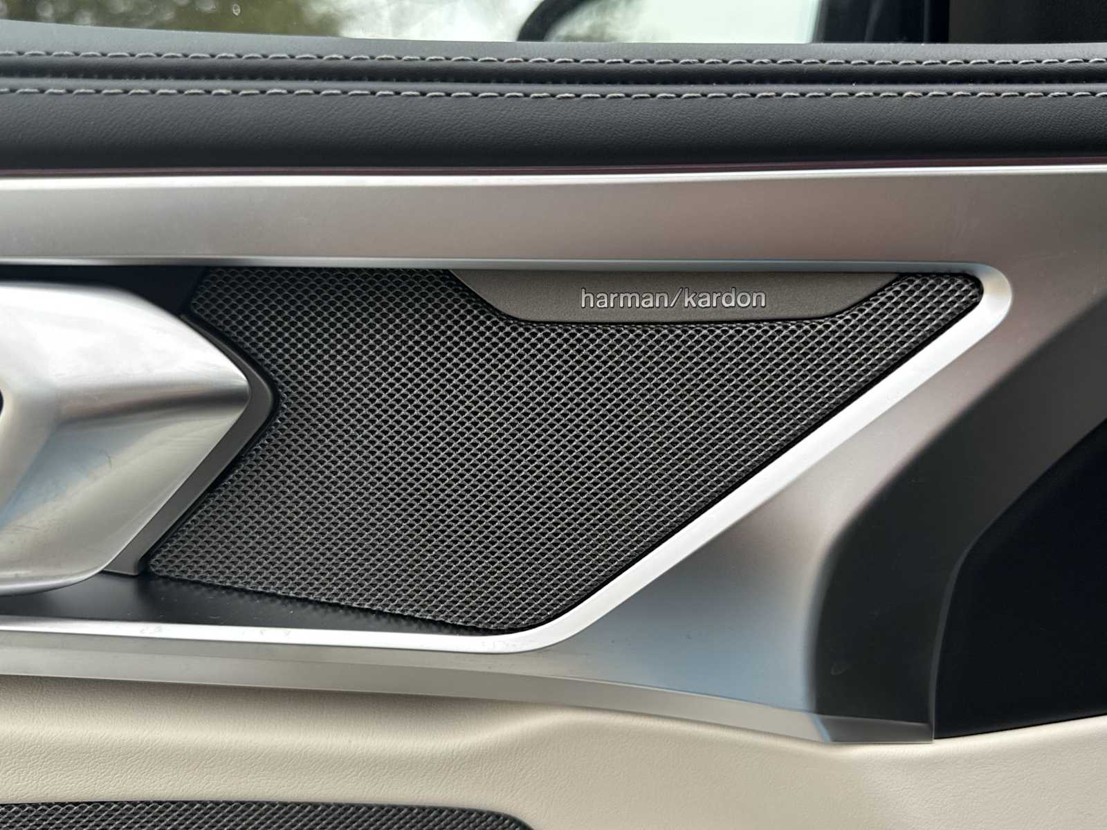 2026 BMW 8 Series M850i - Photo 29