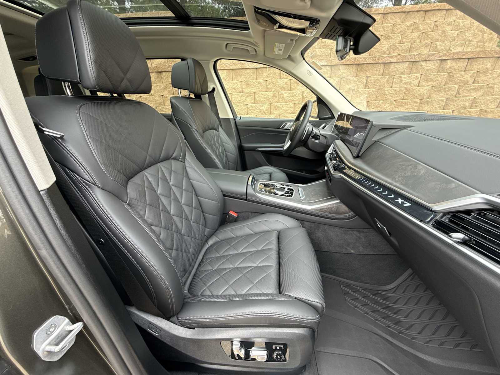 Thumbnail: 2025 BMW X7 - 24