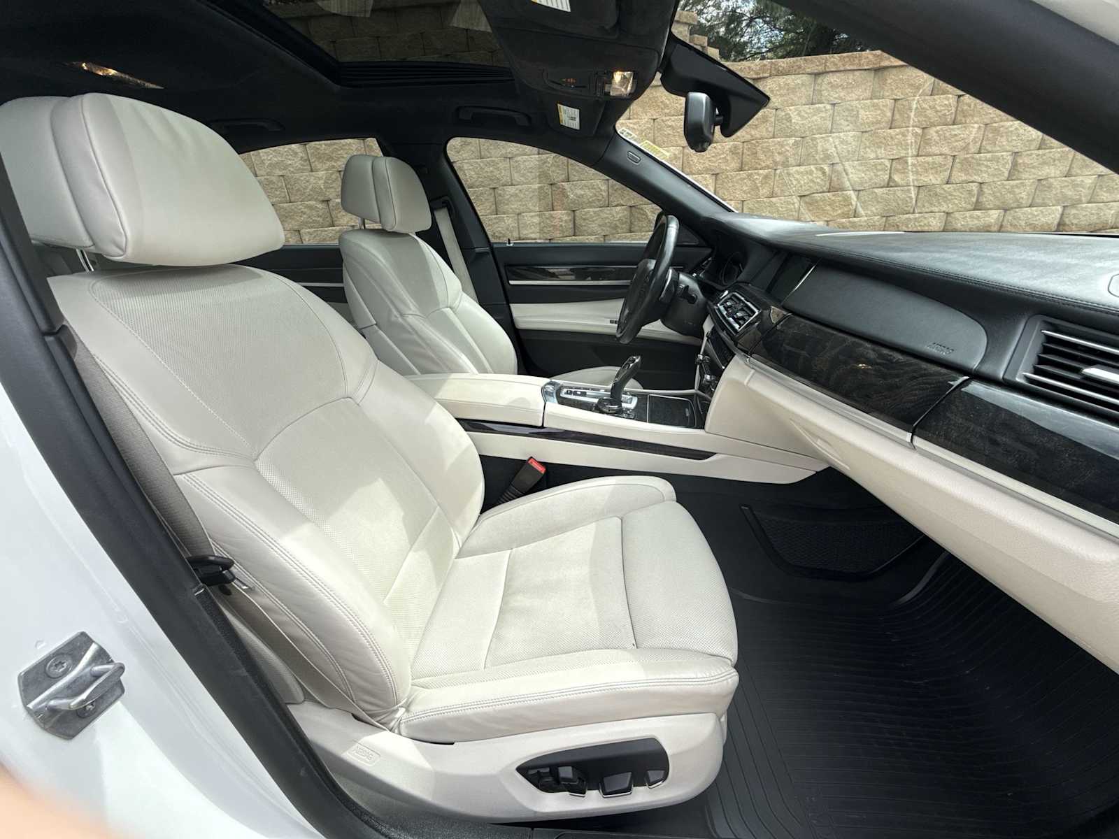 Thumbnail: 2015 BMW 7 Series - 24
