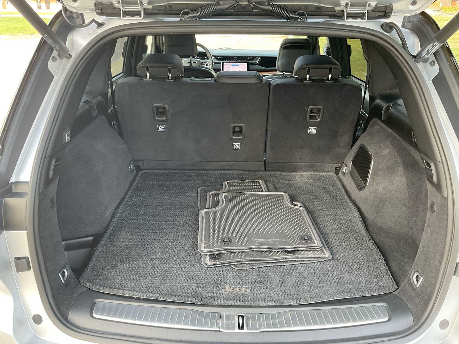 Thumbnail: 2025 Jeep Grand Cherokee - 36