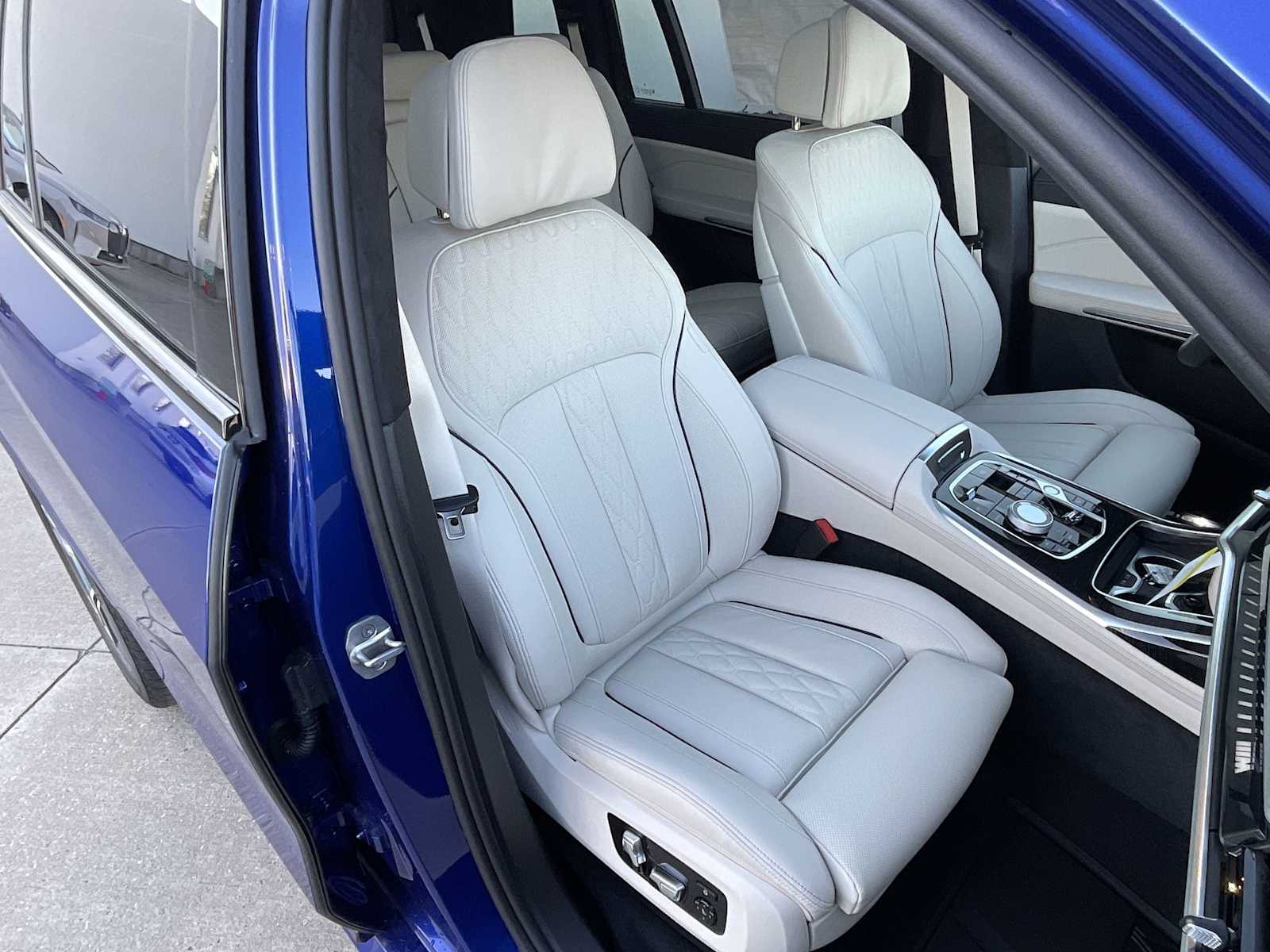 Thumbnail: 2026 BMW X7 - 23