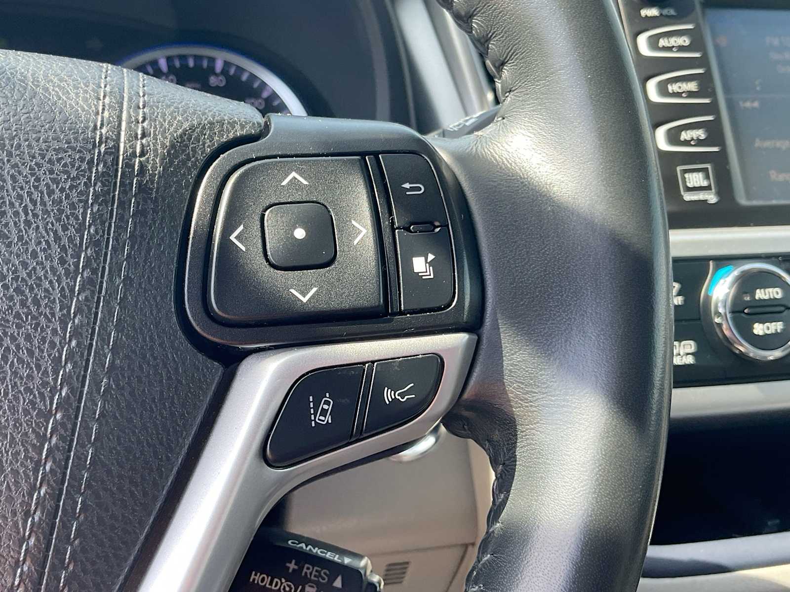 Thumbnail: 2019 Toyota Highlander - 27
