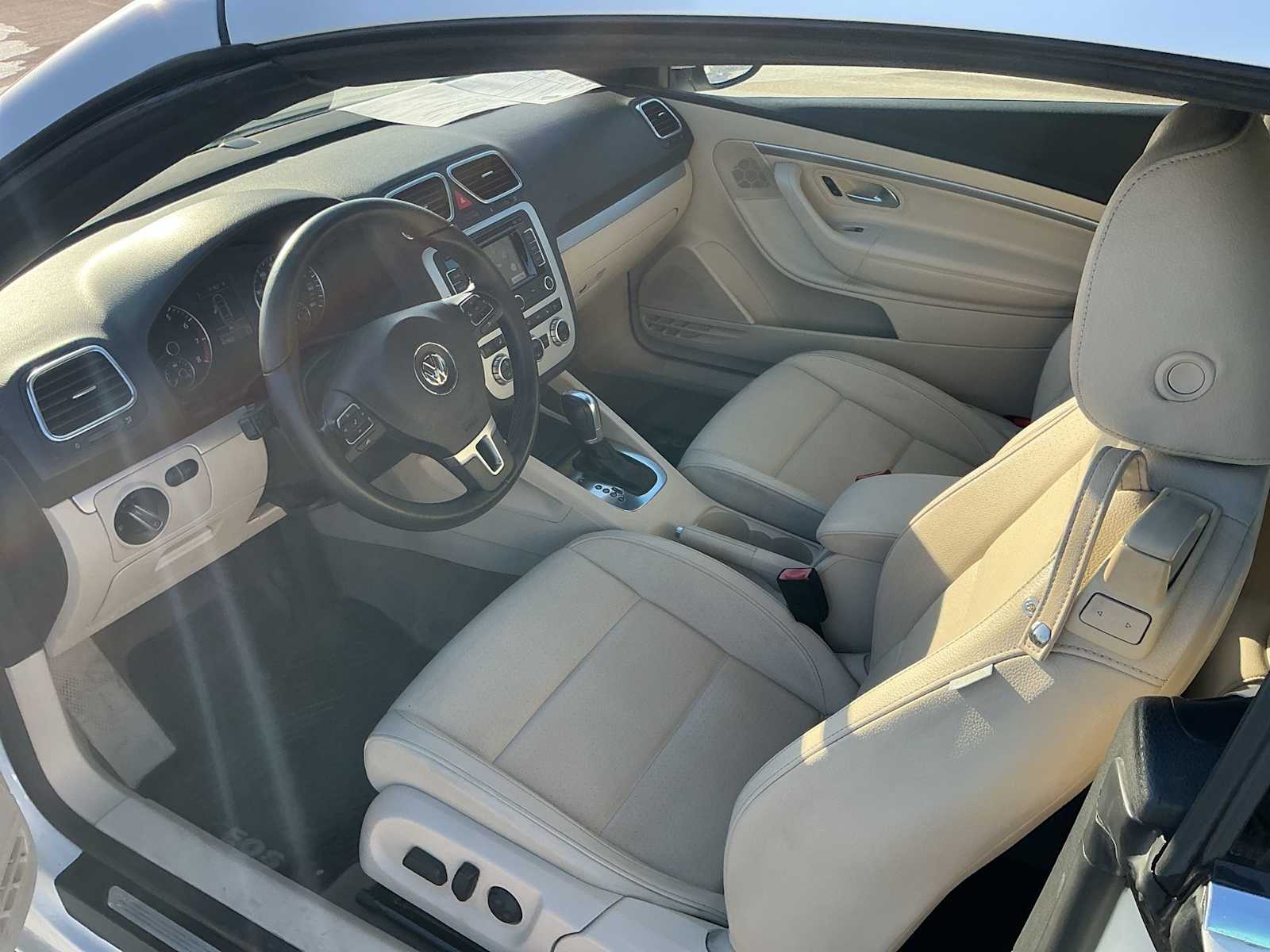 Thumbnail: 2014 Volkswagen Eos - 11