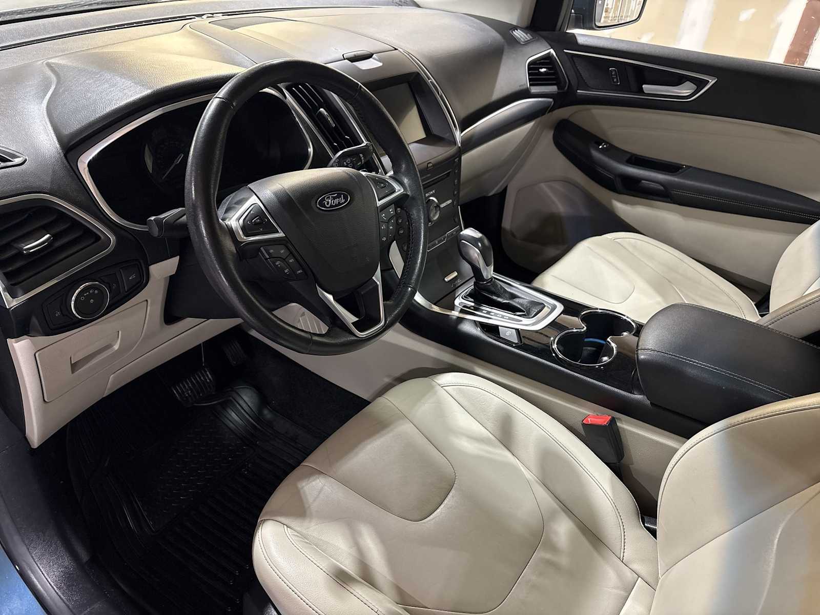 Thumbnail: 2016 Ford Edge - 10