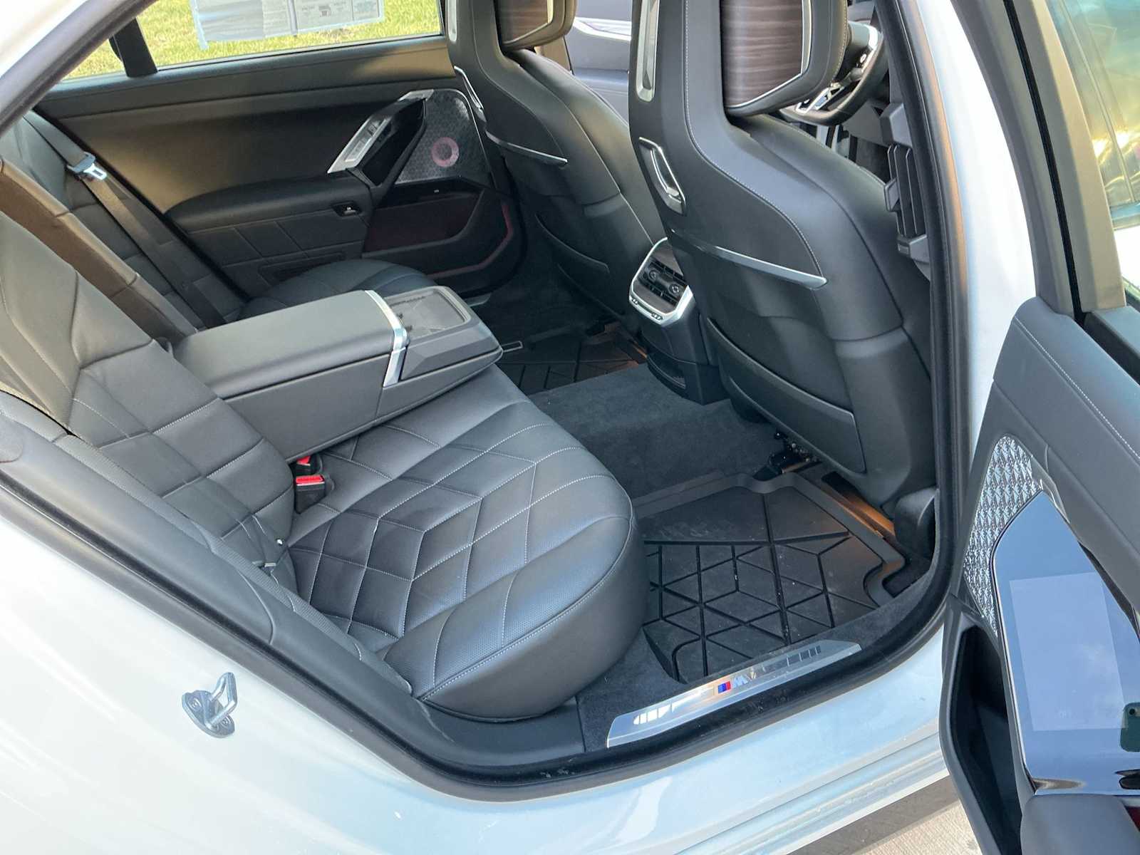 Thumbnail: 2024 BMW 7 Series - 13