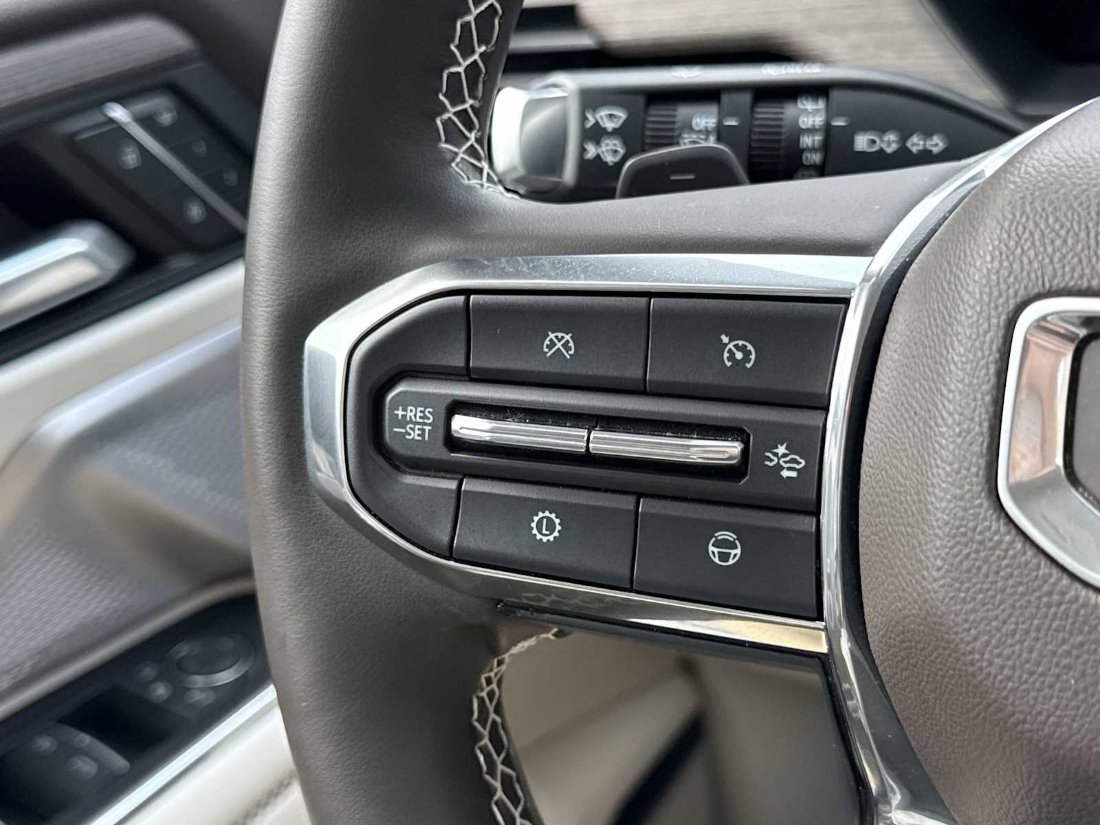 Thumbnail: 2024 GMC Acadia - 25