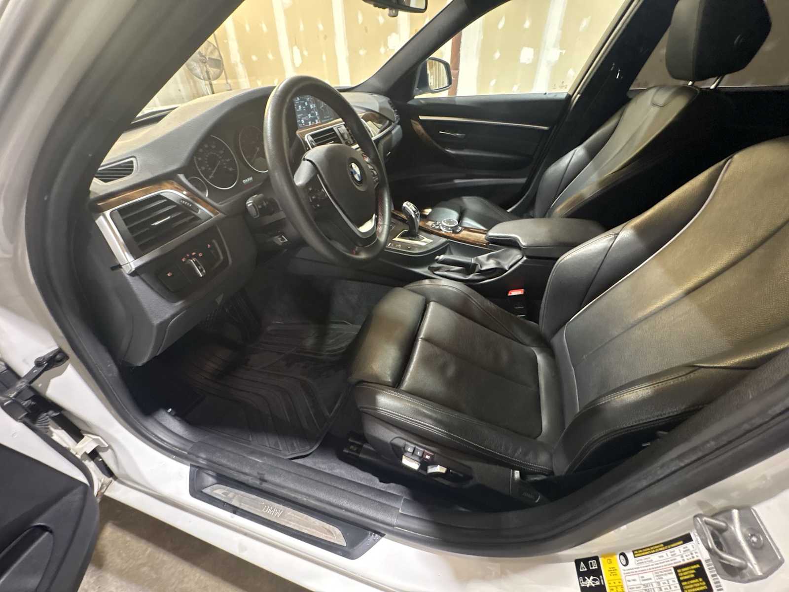 Thumbnail: 2017 BMW 3 Series - 10