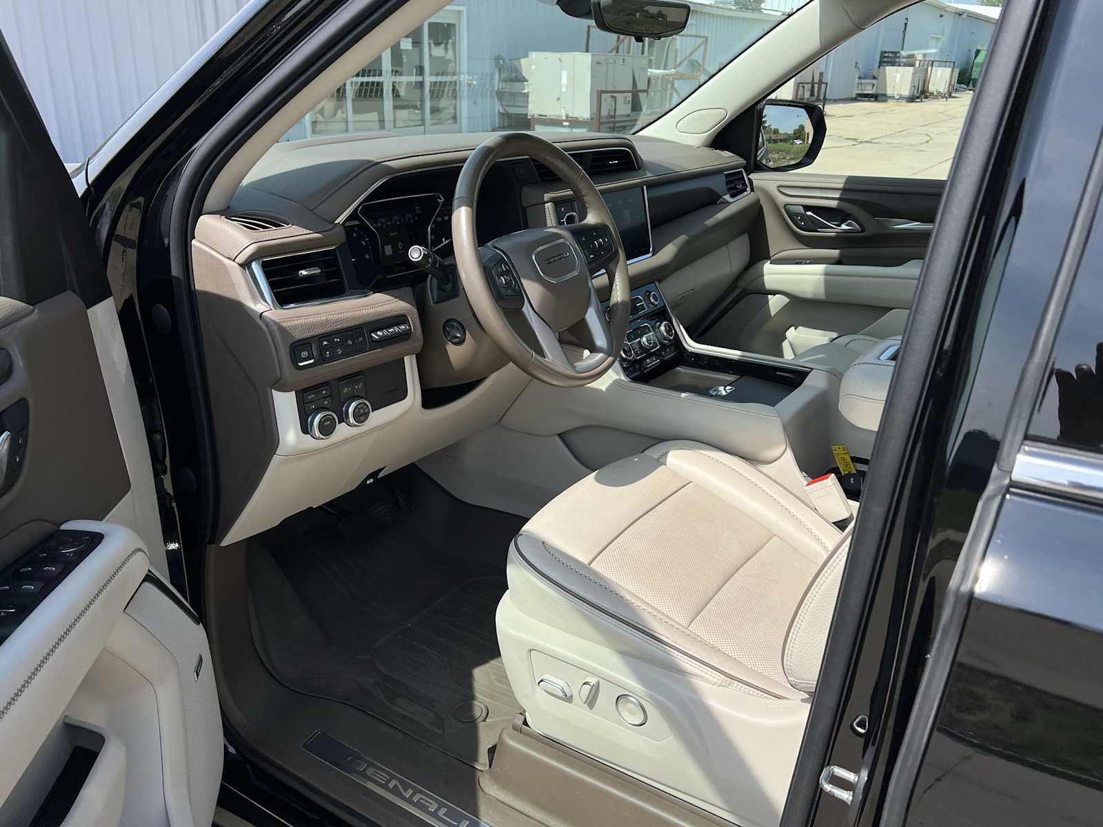 2021 GMC Yukon Denali 10