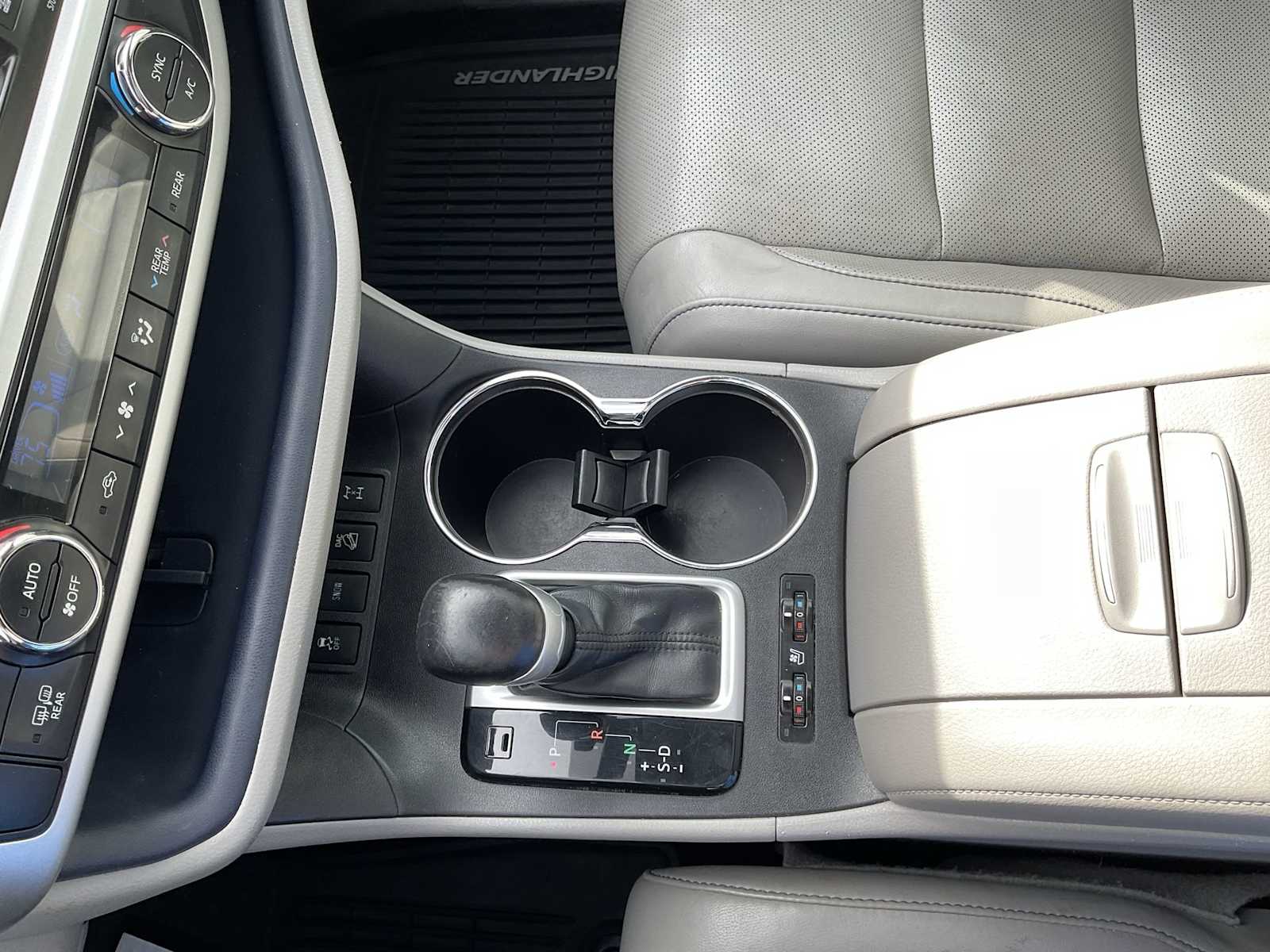 Thumbnail: 2014 Toyota Highlander - 30