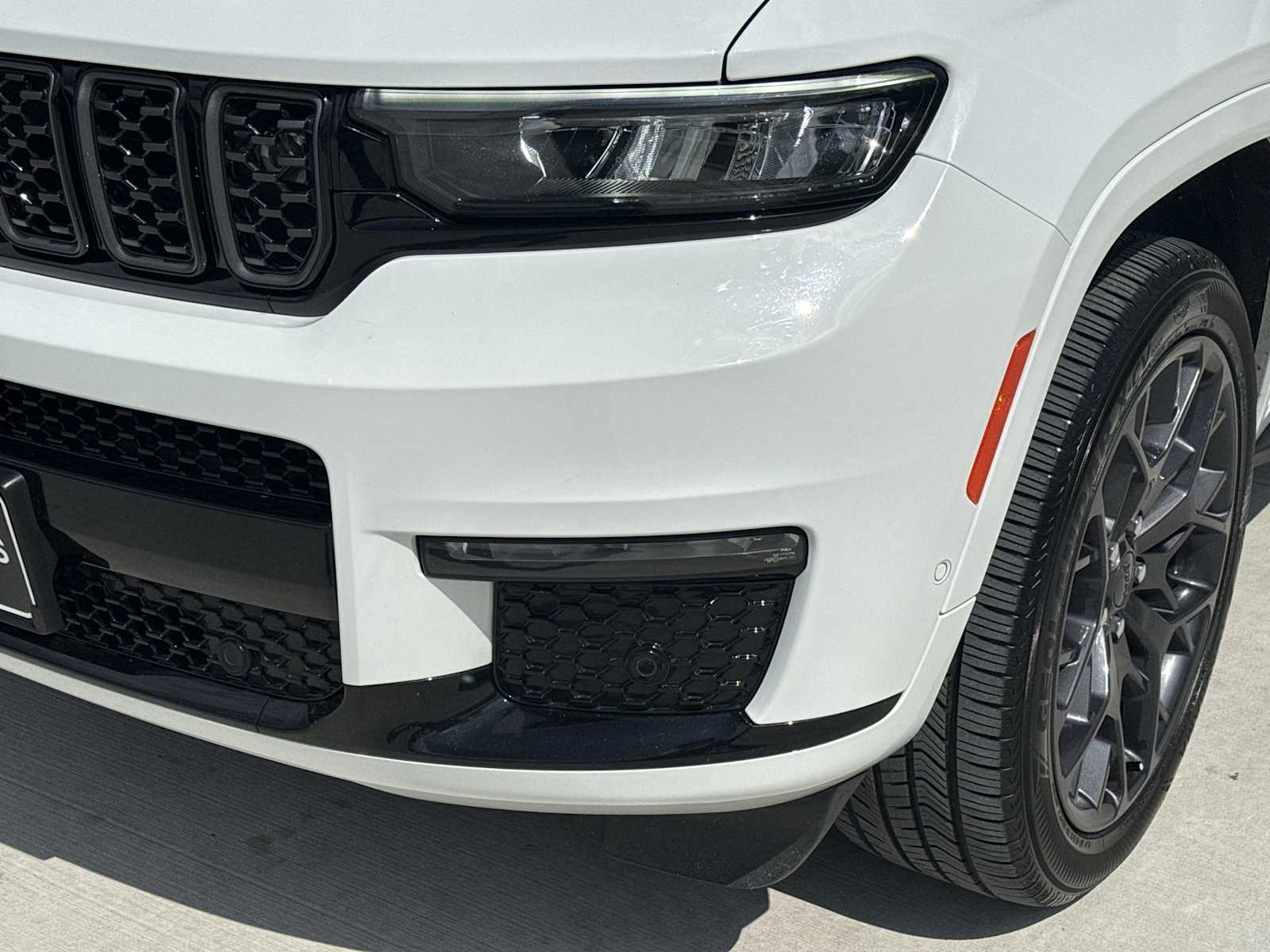 Thumbnail: 2023 Jeep Grand Cherokee - 11