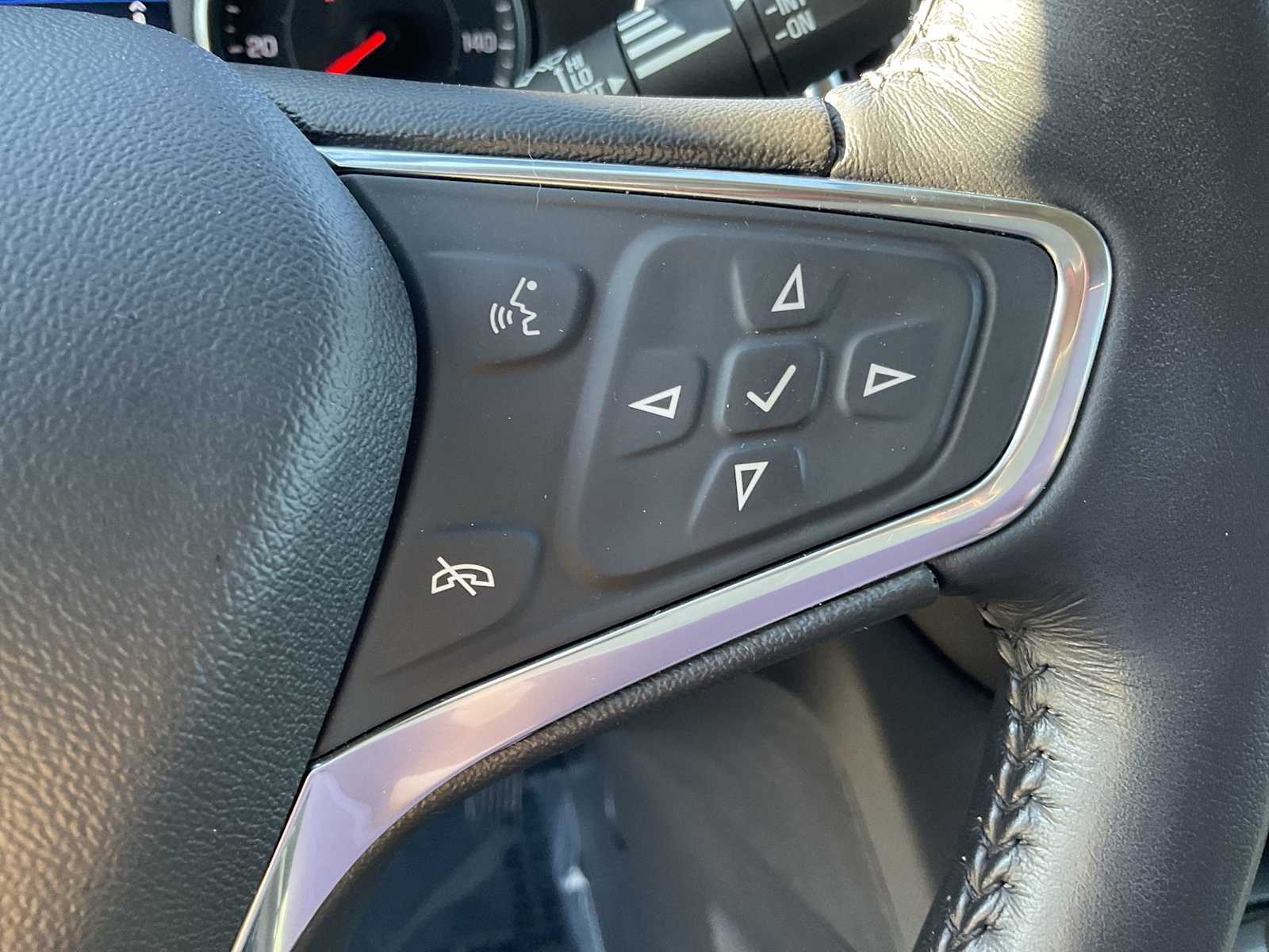 Thumbnail: 2020 Chevrolet Equinox - 25