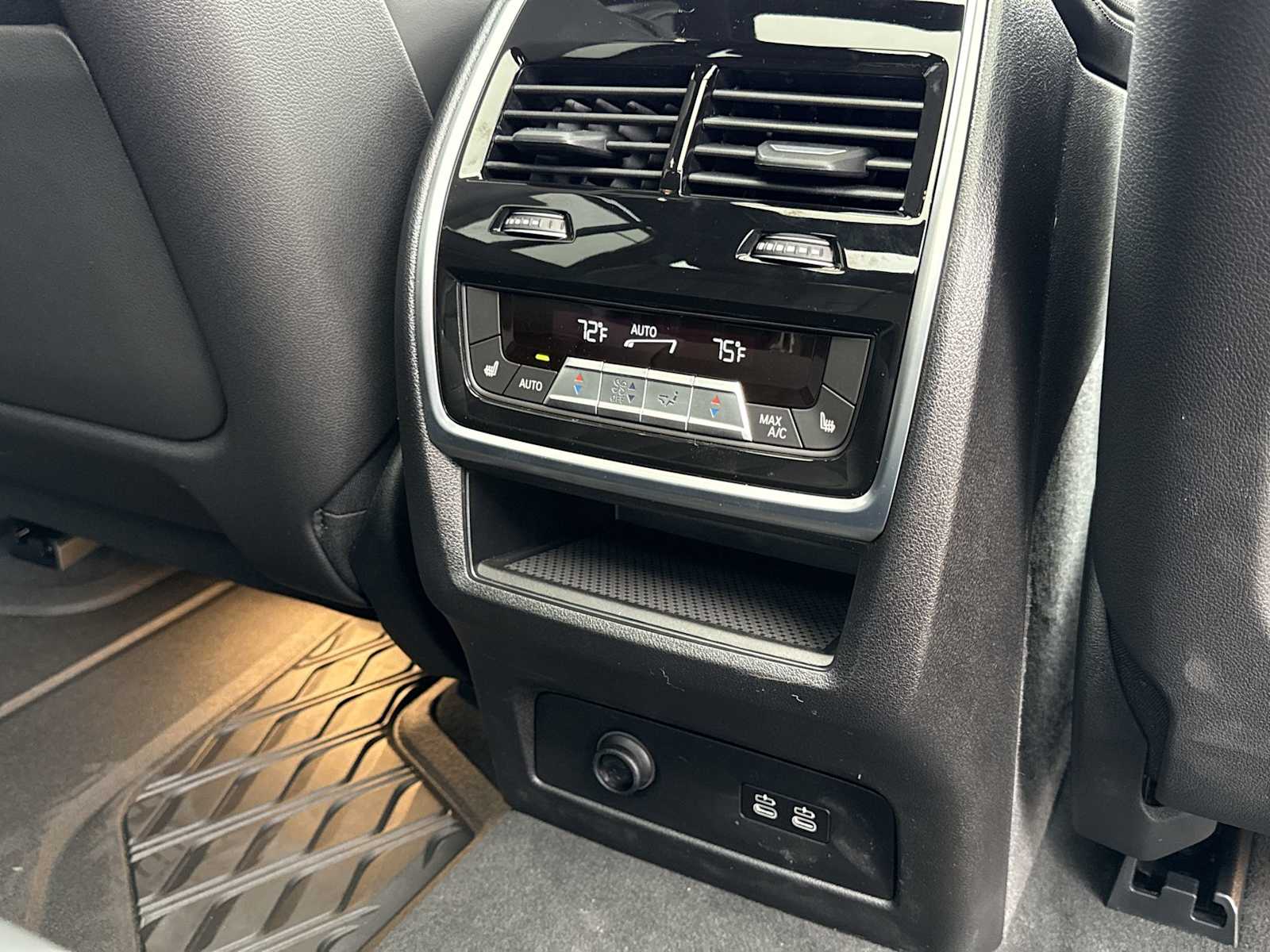 Thumbnail: 2026 BMW X7 - 43