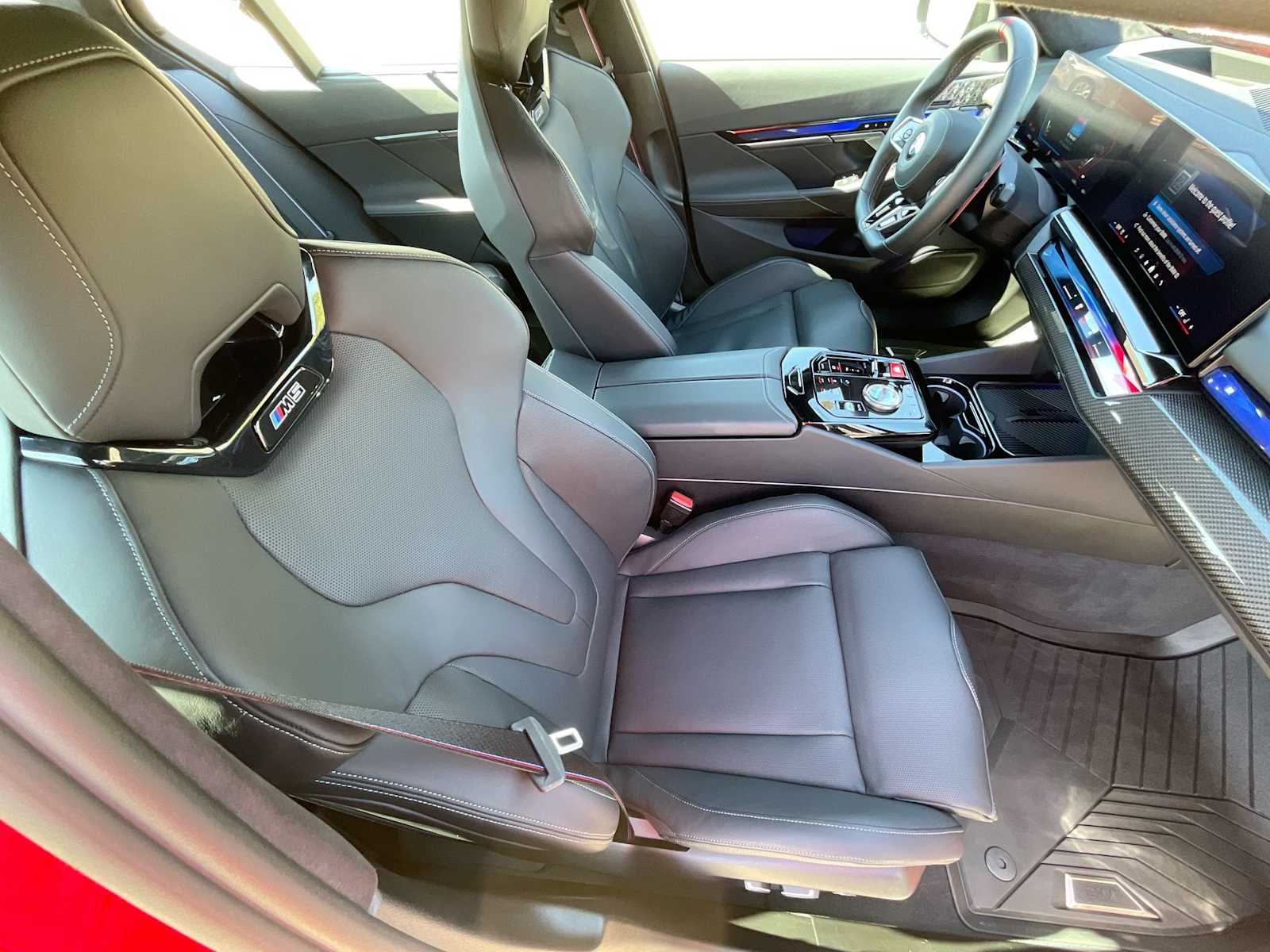 Thumbnail: 2025 BMW M5 - 22