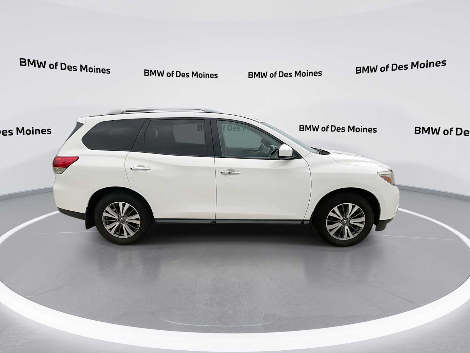Thumbnail: 2016 Nissan Pathfinder - 9