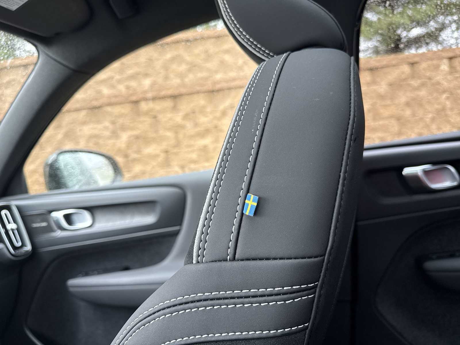 Thumbnail: 2023 Volvo XC40 - 39