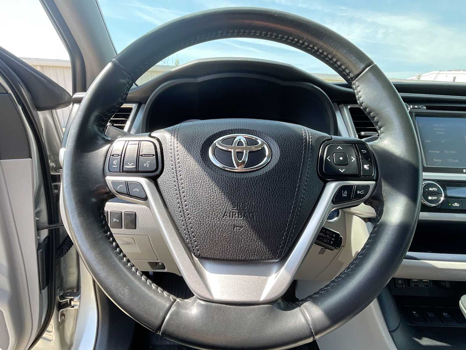 Thumbnail: 2019 Toyota Highlander - 25