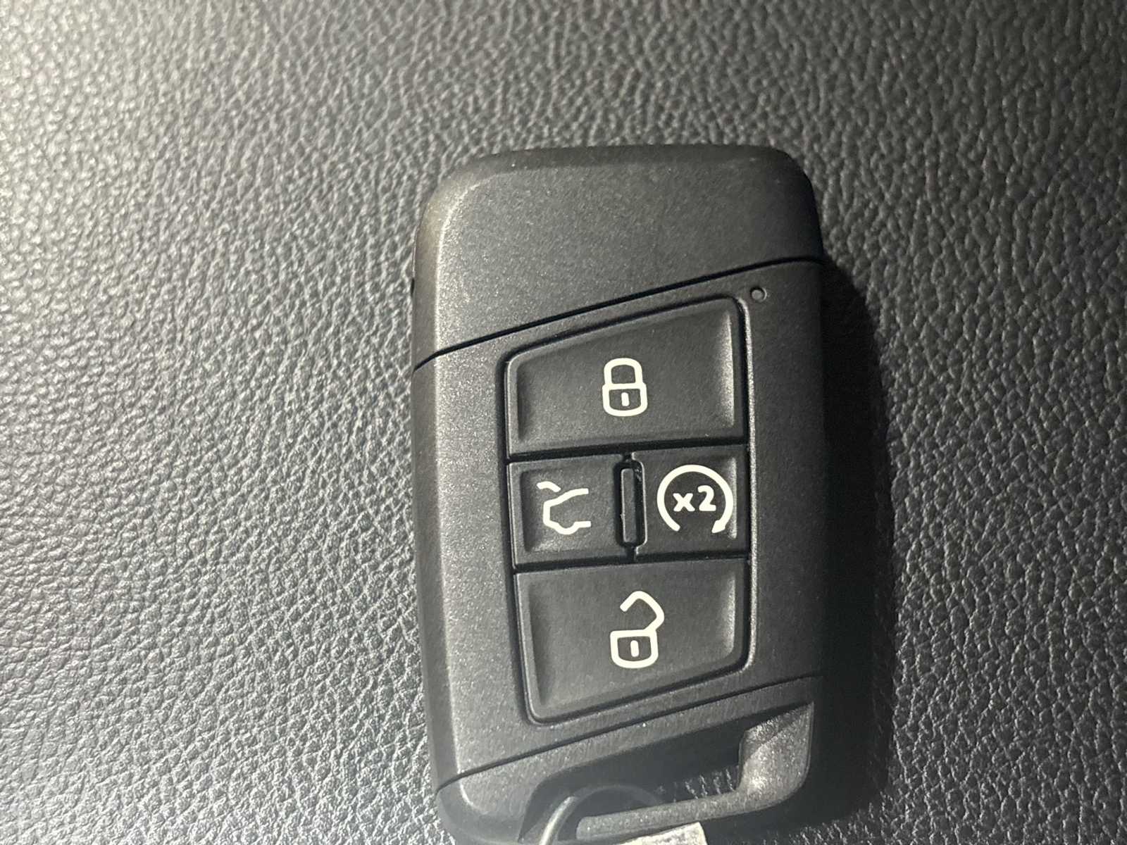 Thumbnail: 2023 Volkswagen Atlas - 32