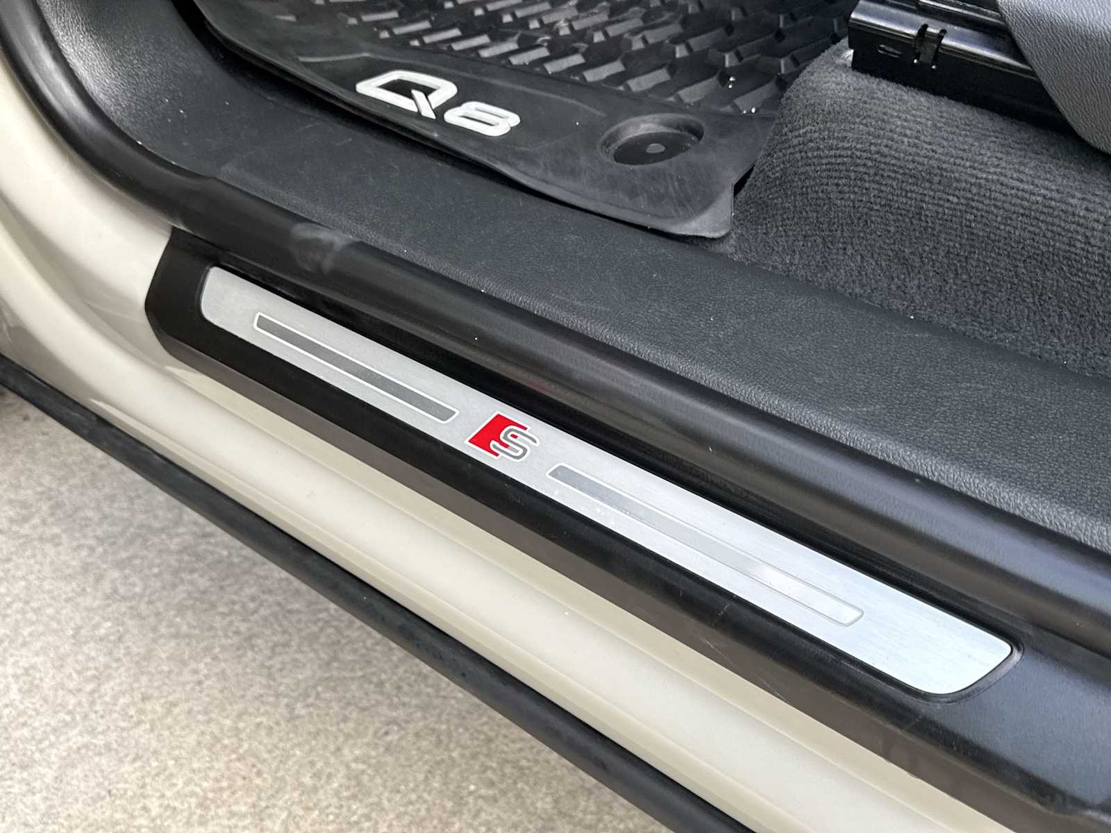 Thumbnail: 2022 Audi Q8 - 45