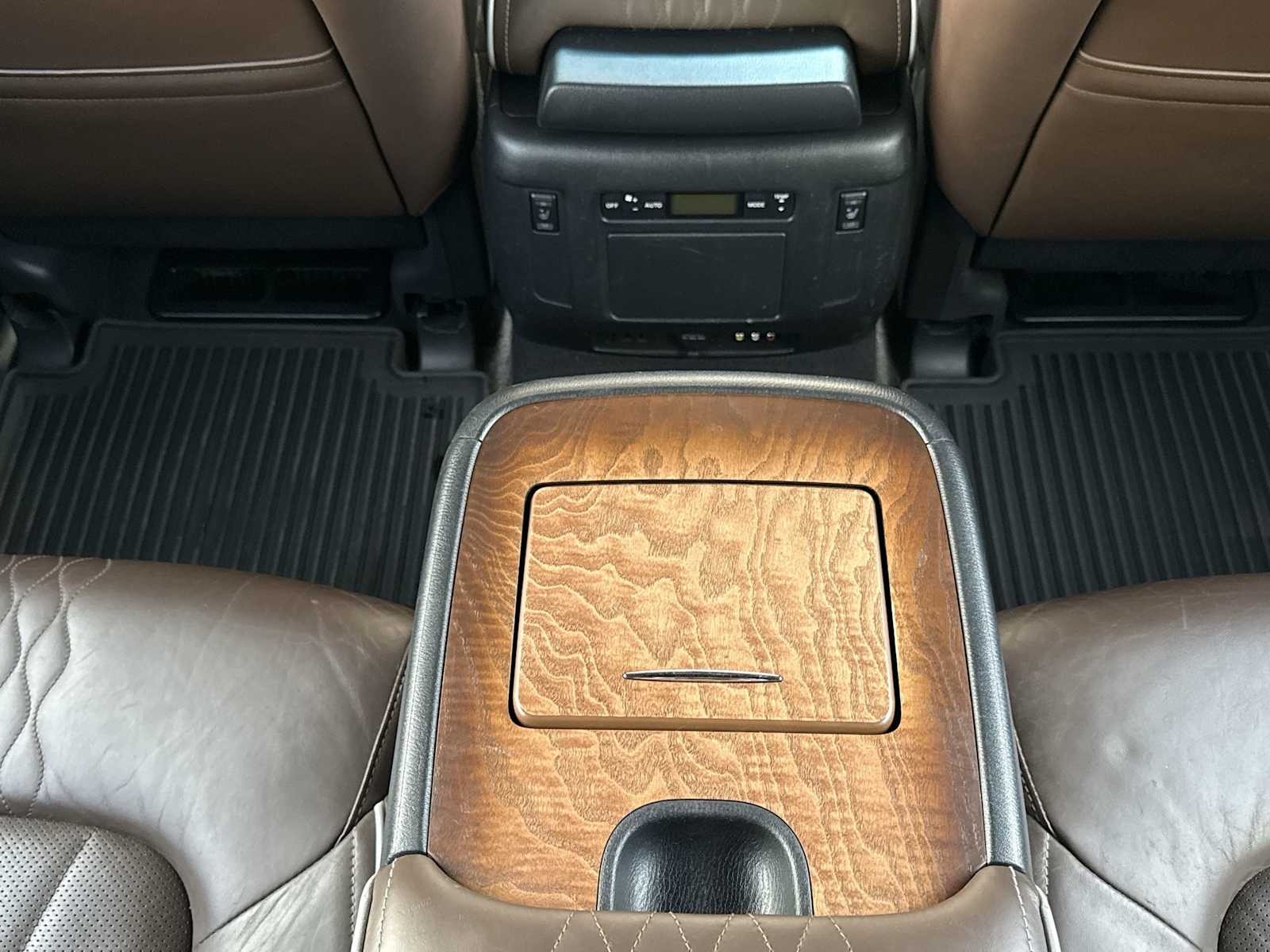 Thumbnail: 2015 INFINITI QX80 - 40