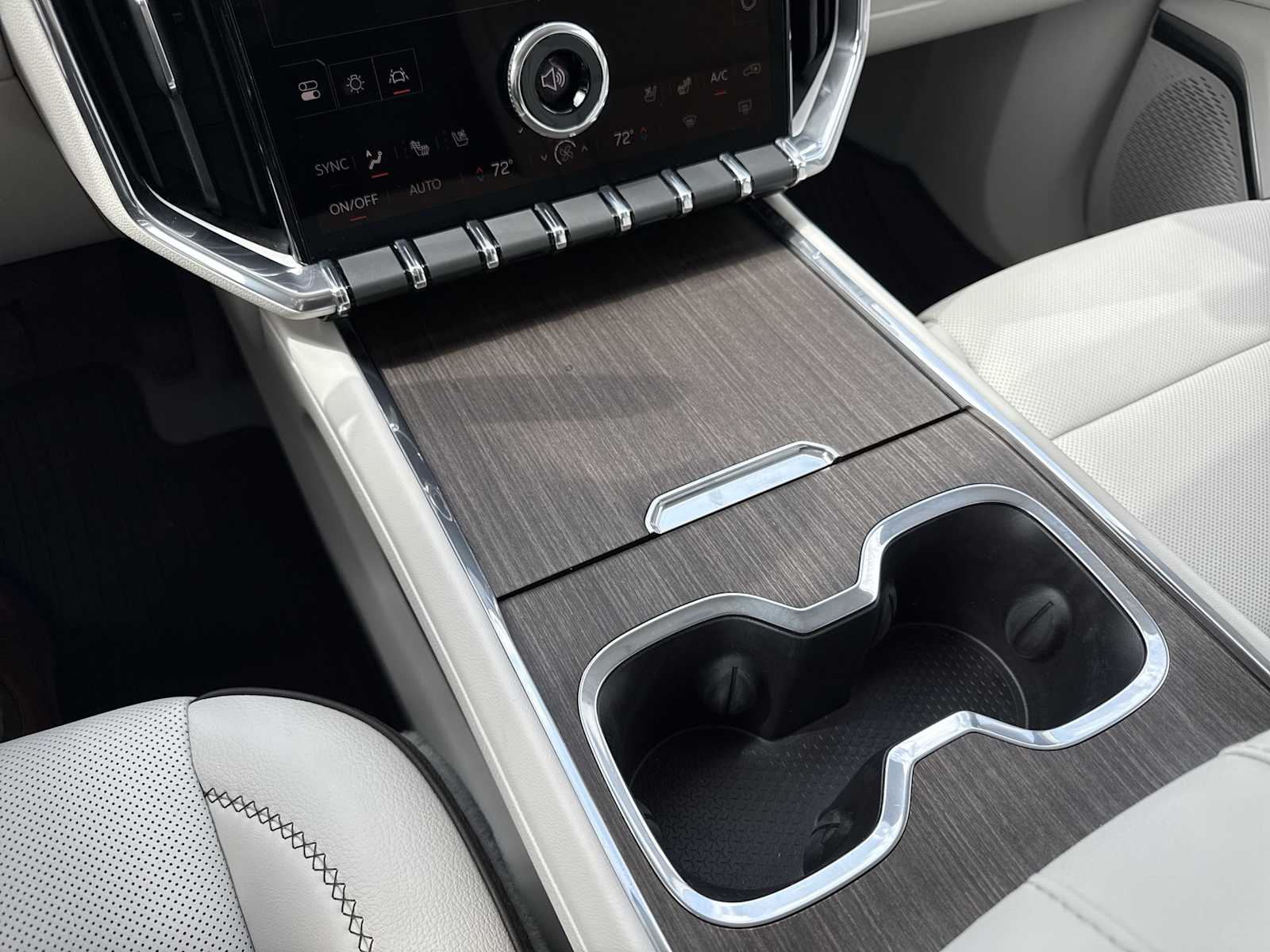 Thumbnail: 2024 GMC Acadia - 28