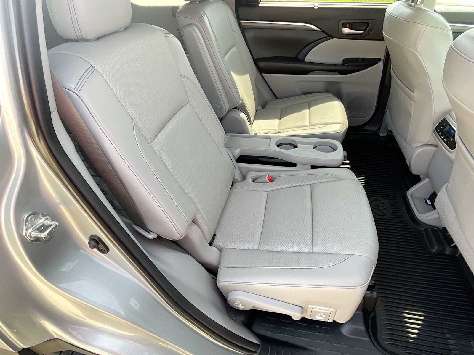 Thumbnail: 2019 Toyota Highlander - 22