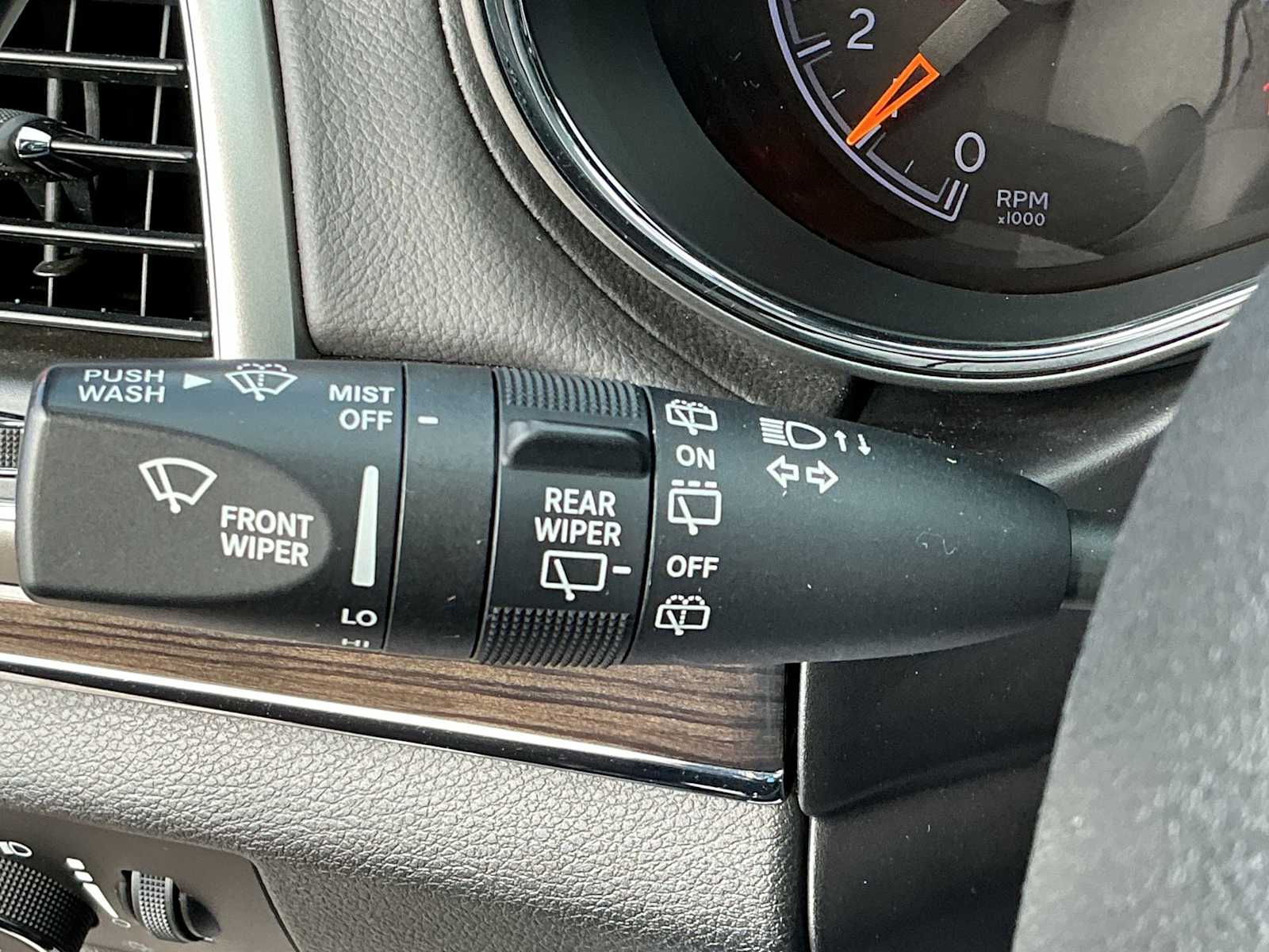 Thumbnail: 2018 Jeep Grand Cherokee - 28