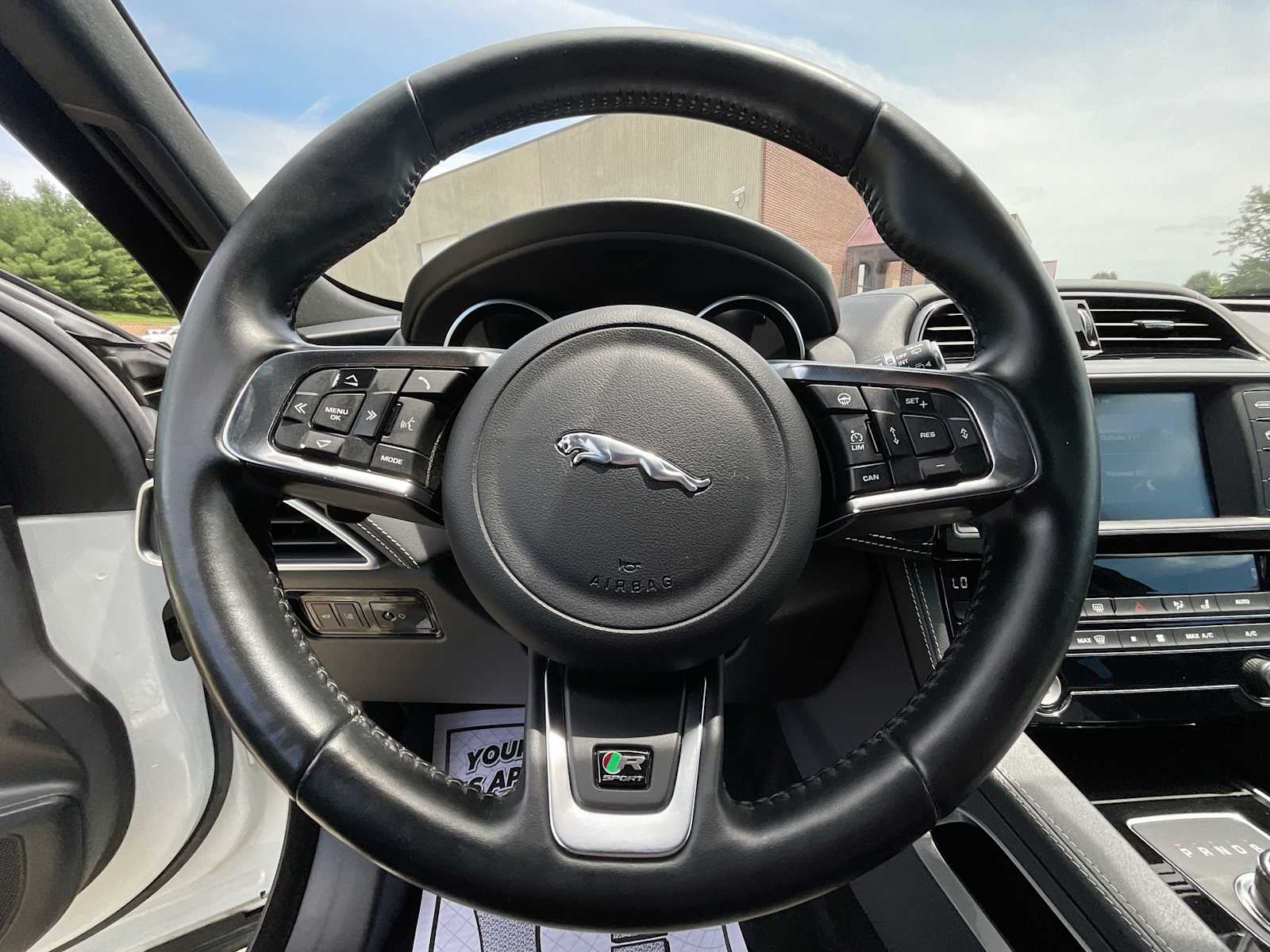 Thumbnail: 2017 Jaguar F-Pace - 23