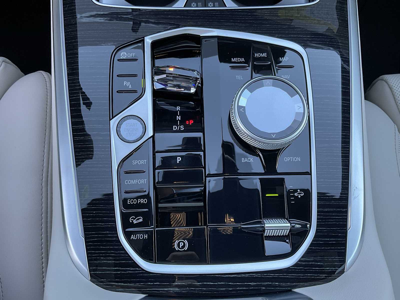 Thumbnail: 2026 BMW X7 - 34