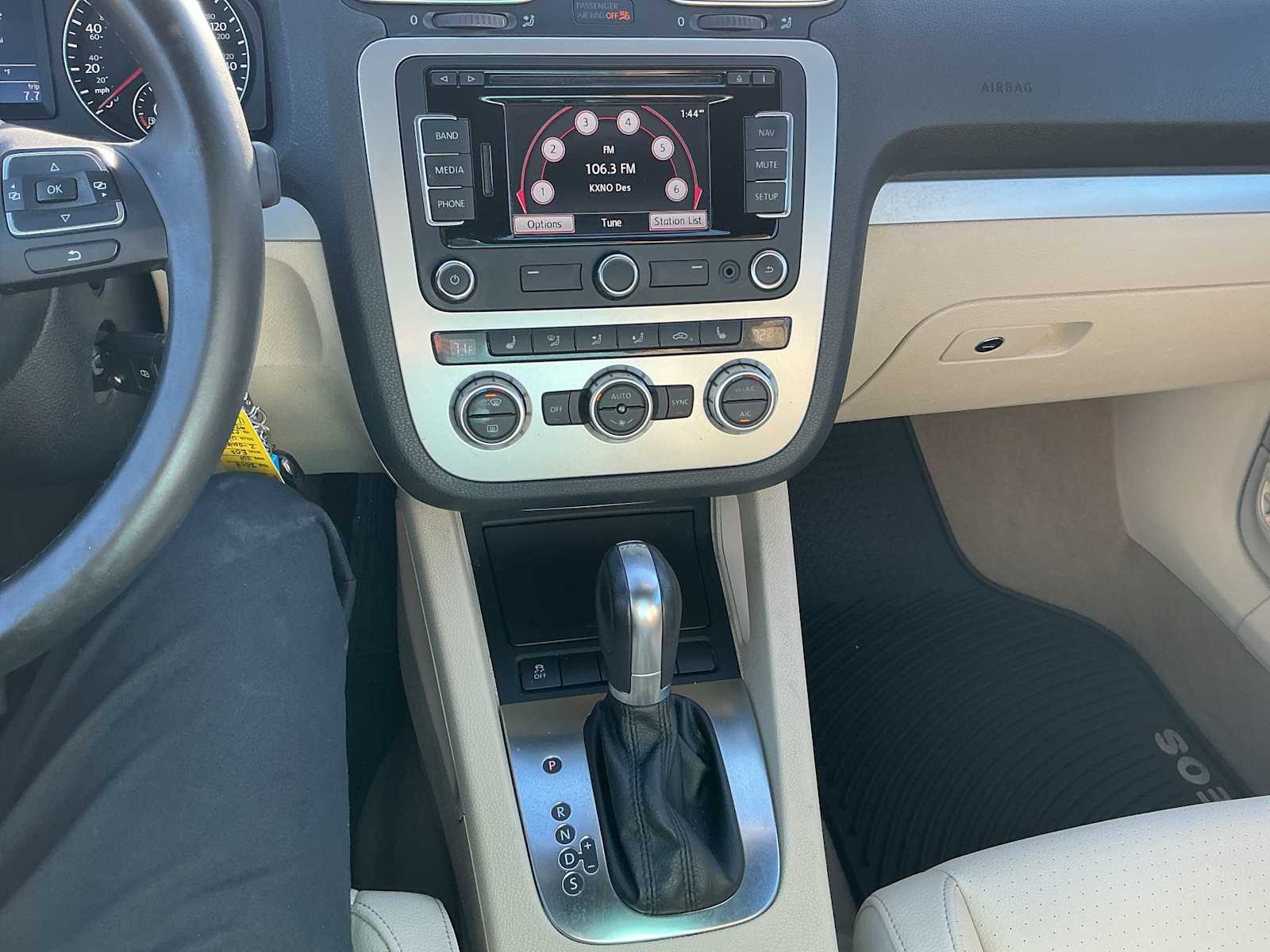 Thumbnail: 2014 Volkswagen Eos - 22