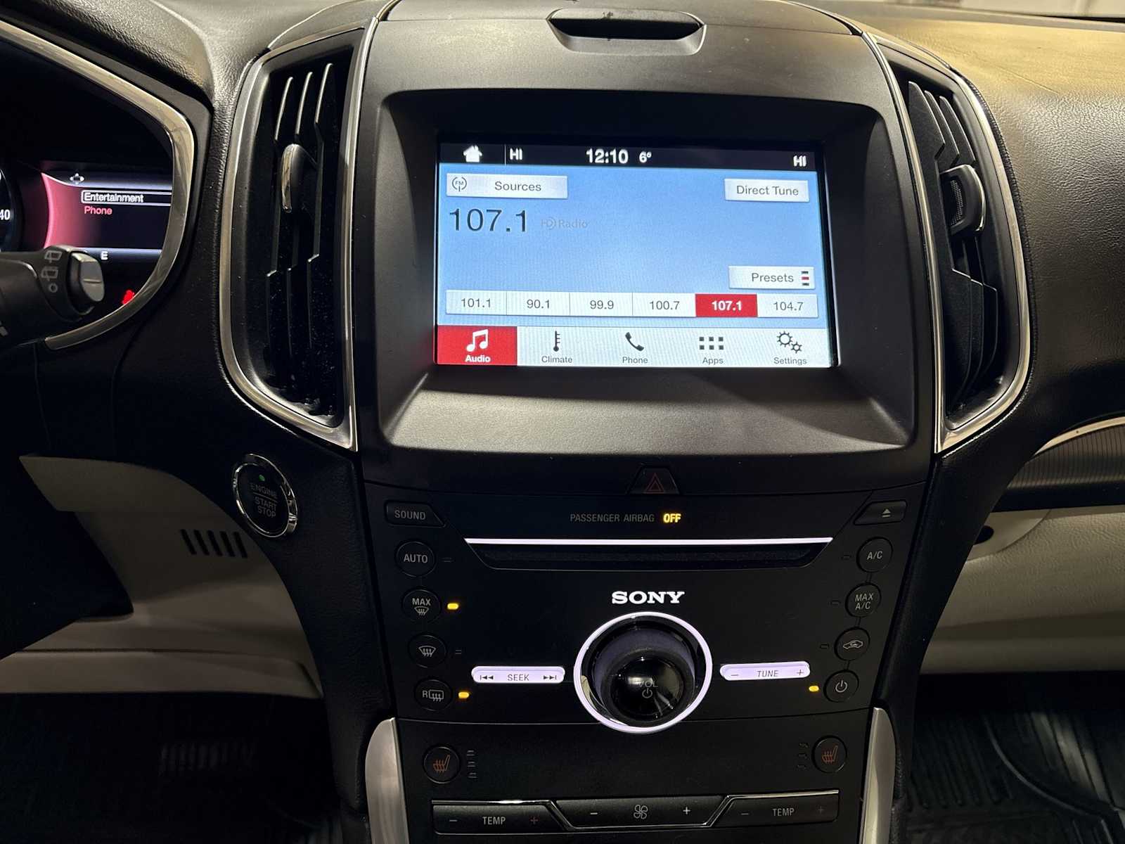 Thumbnail: 2016 Ford Edge - 26