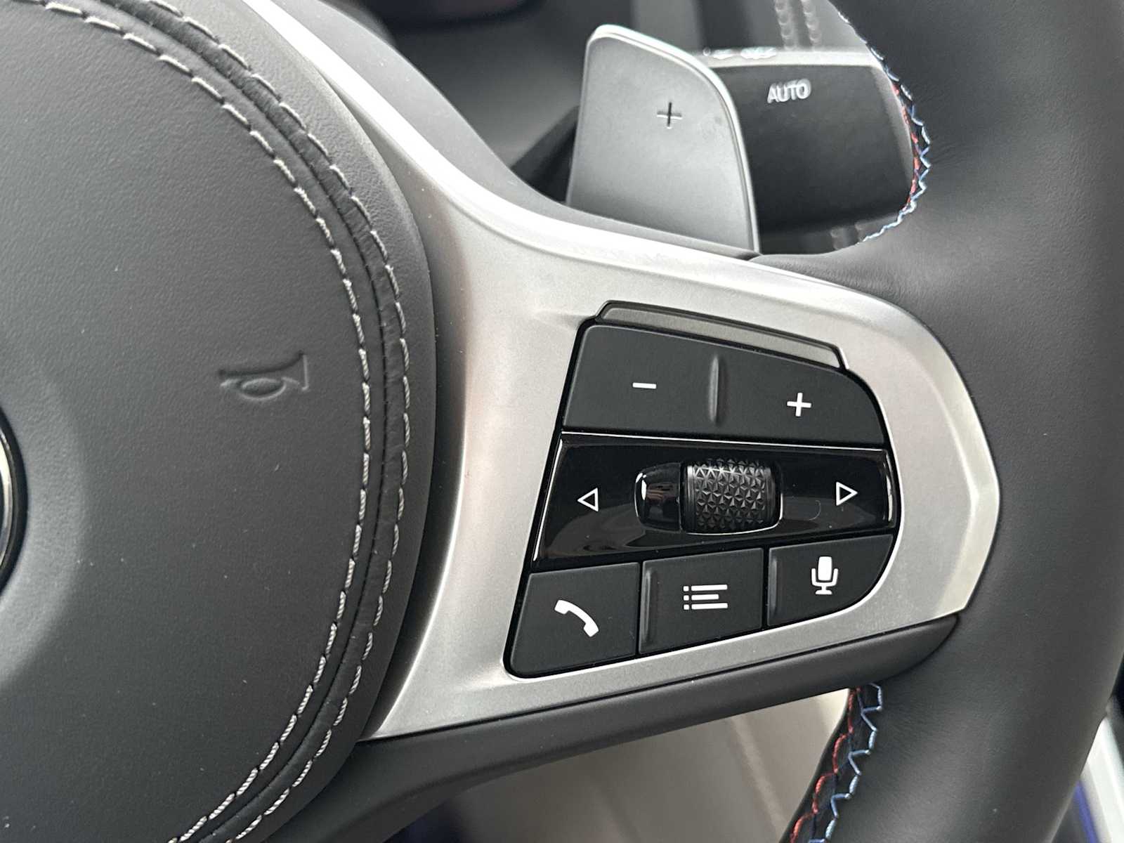 2026 BMW 8 Series M850i - Photo 23