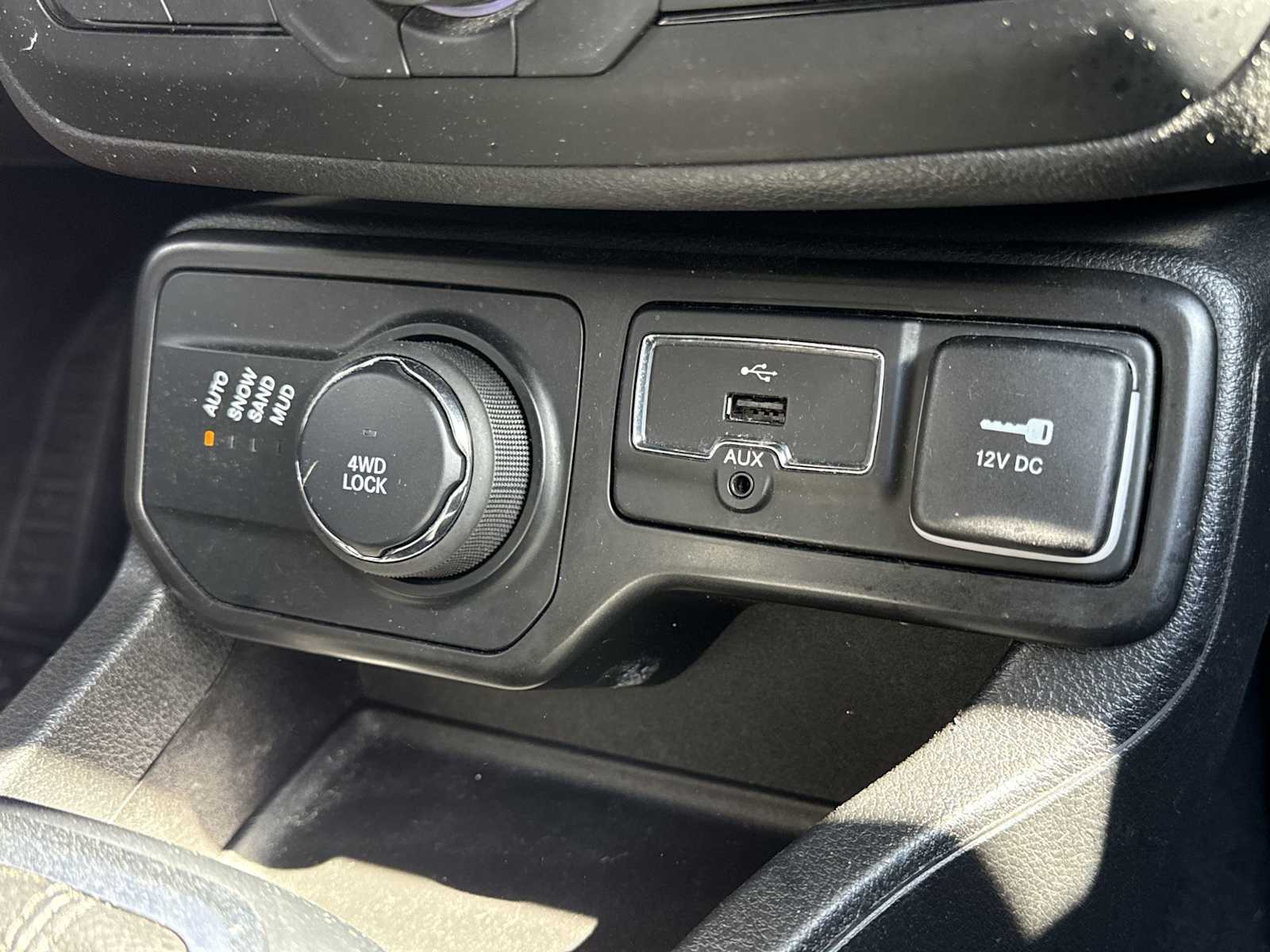 Thumbnail: 2019 Jeep Renegade - 32