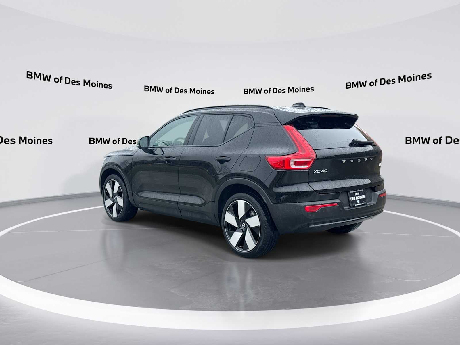 Thumbnail: 2023 Volvo XC40 - 6